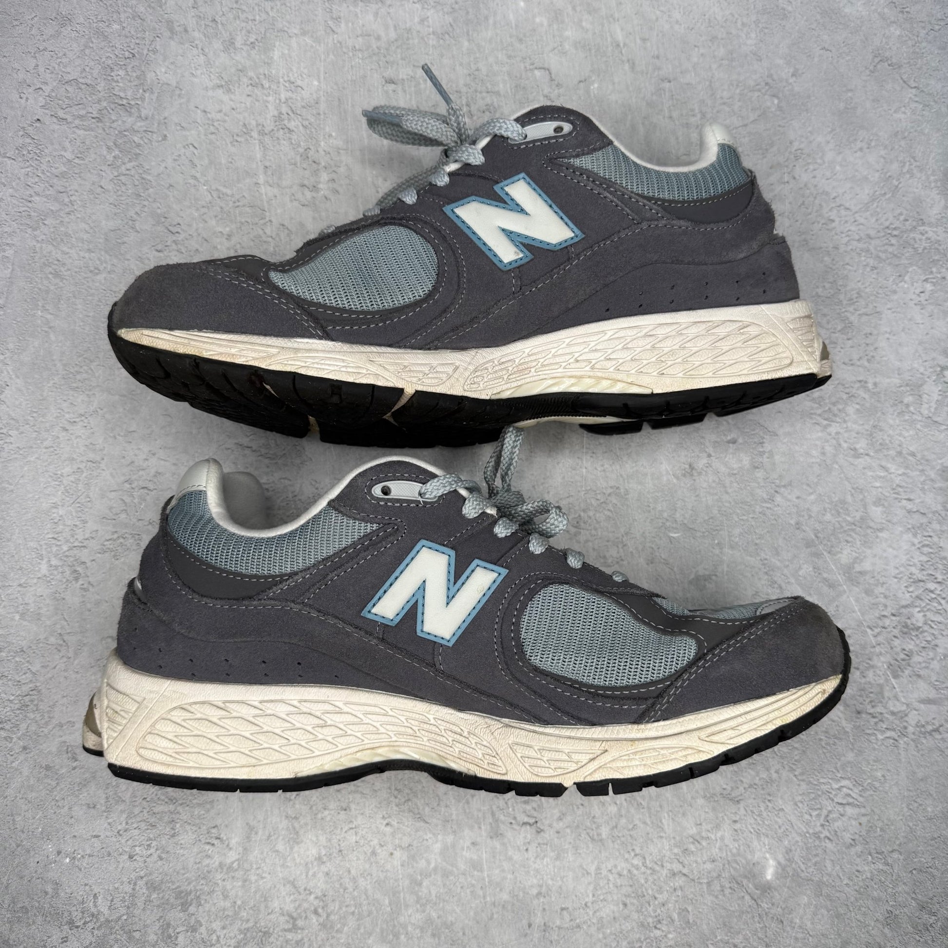 New Balance 2002R Magnent Lead *pre-owned* SIZE 11
