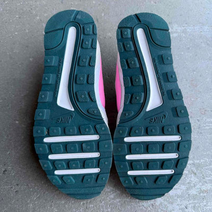 Nike MD Valiant GS White Pink Spell *pre-owned* SIZE 5Y