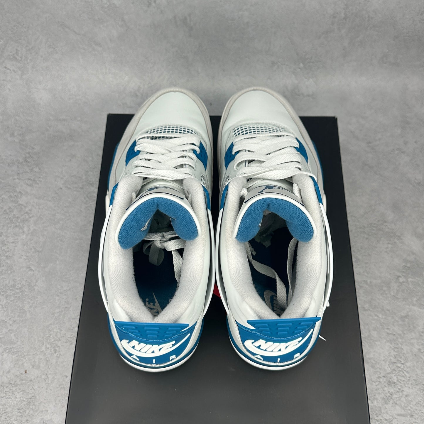 Jordan 4 Retro Military Blue (2024)  *pre-owned* SIZE 12