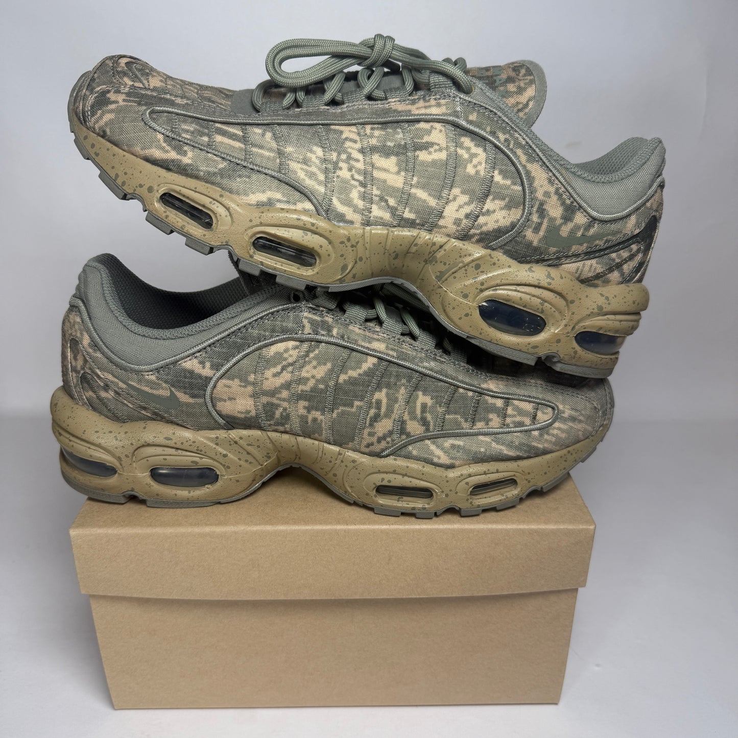 Nike Air Max Tailwind Camo 4 (pre-owned) (SIZE 10.5)