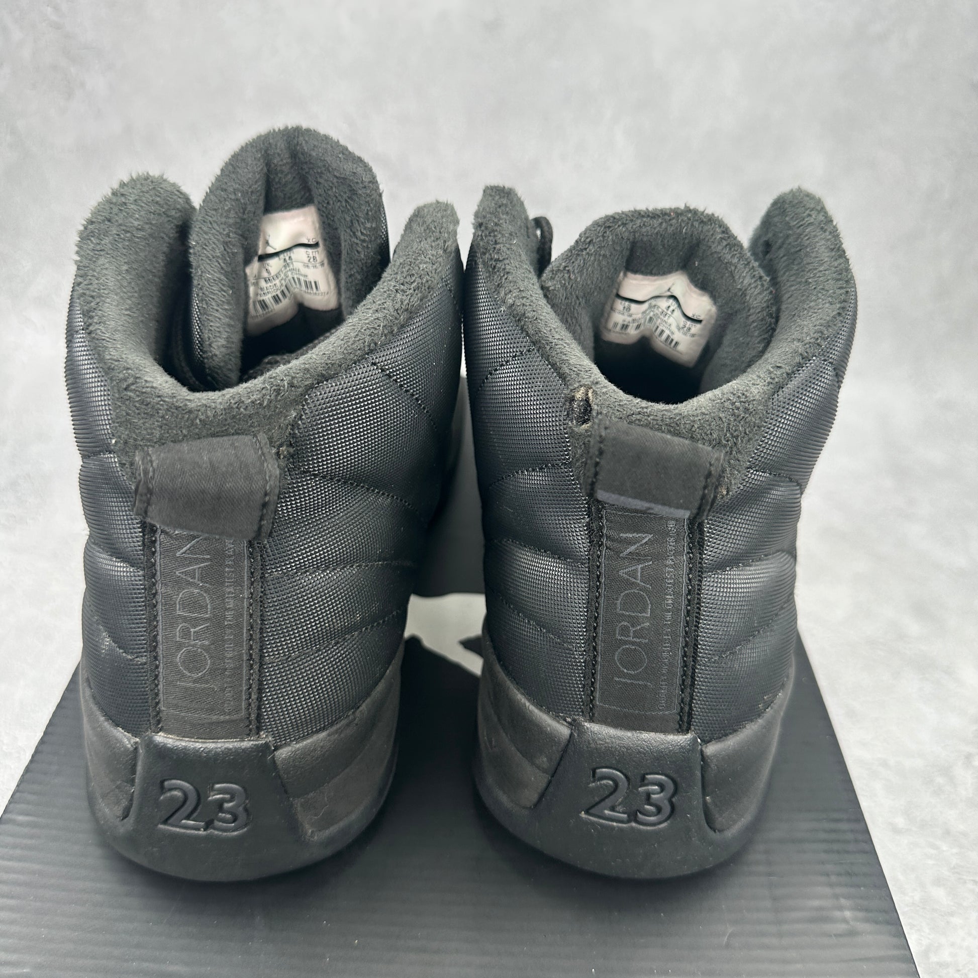 Jordan 12 Retro Winter Black *pre-owned* SIZE 10