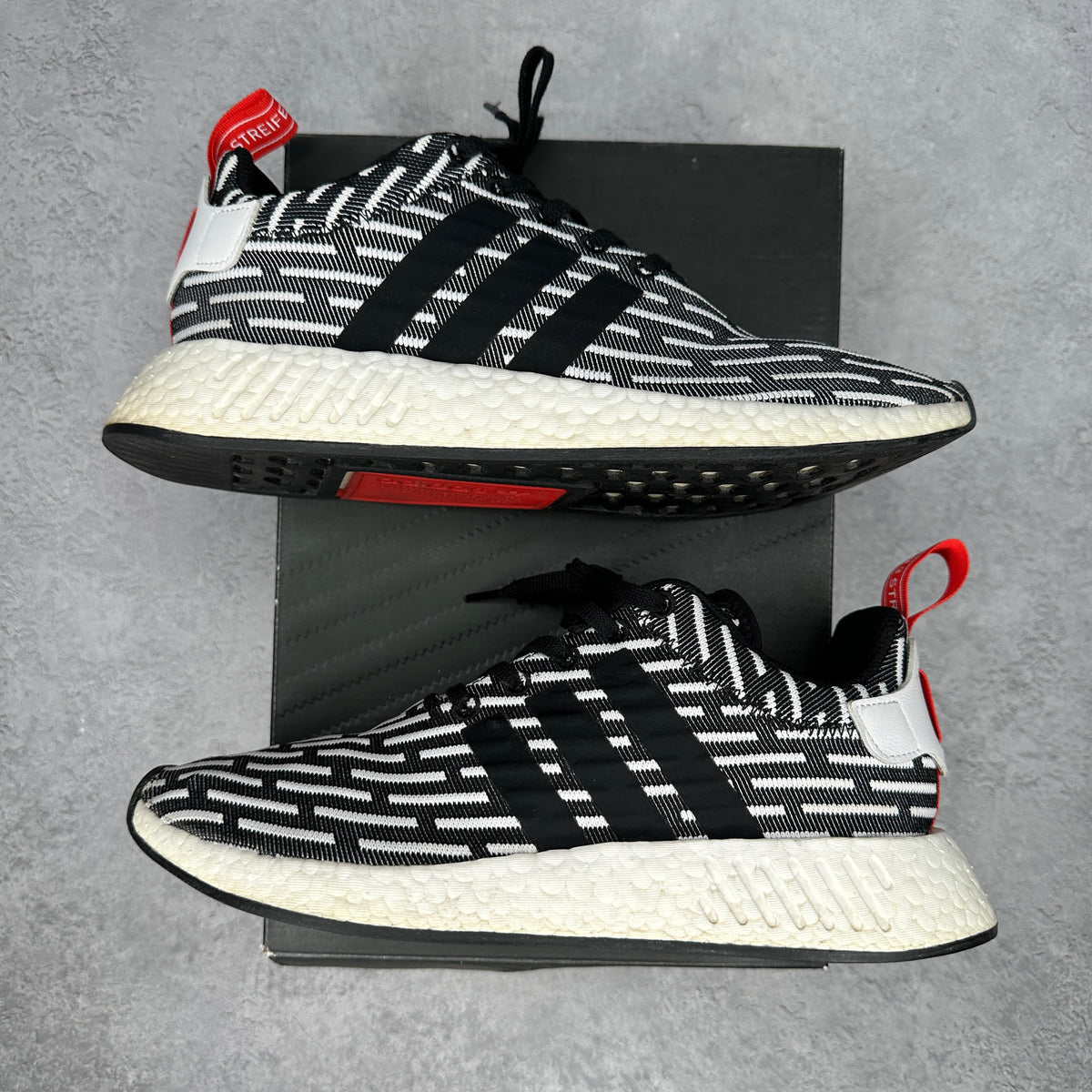 adidas NMD R2 Black White *pre-owned* SIZE 9.5