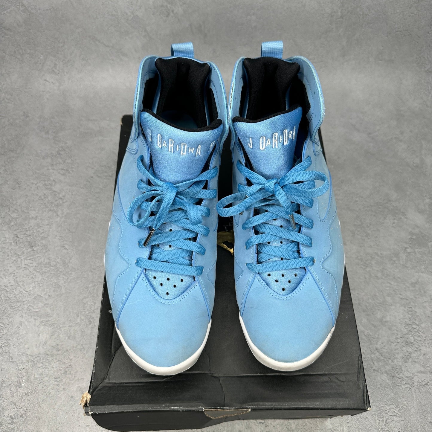 Jordan 7 Retro Pantone *pre - owned* SIZE 11 - Kicks Collective PA - Jordan - 304775-400 - Men's Shoes - 11M/12.5W - Pre - Owned