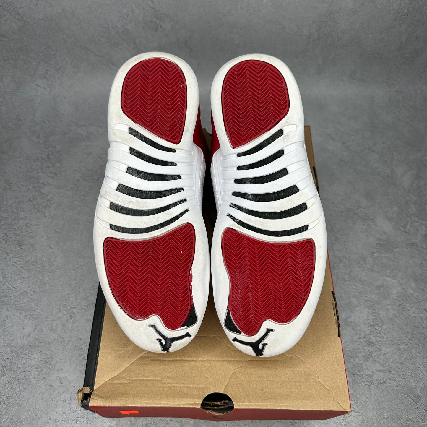 Jordan 12 Retro Gym Red *pre-owned* SIZE 10