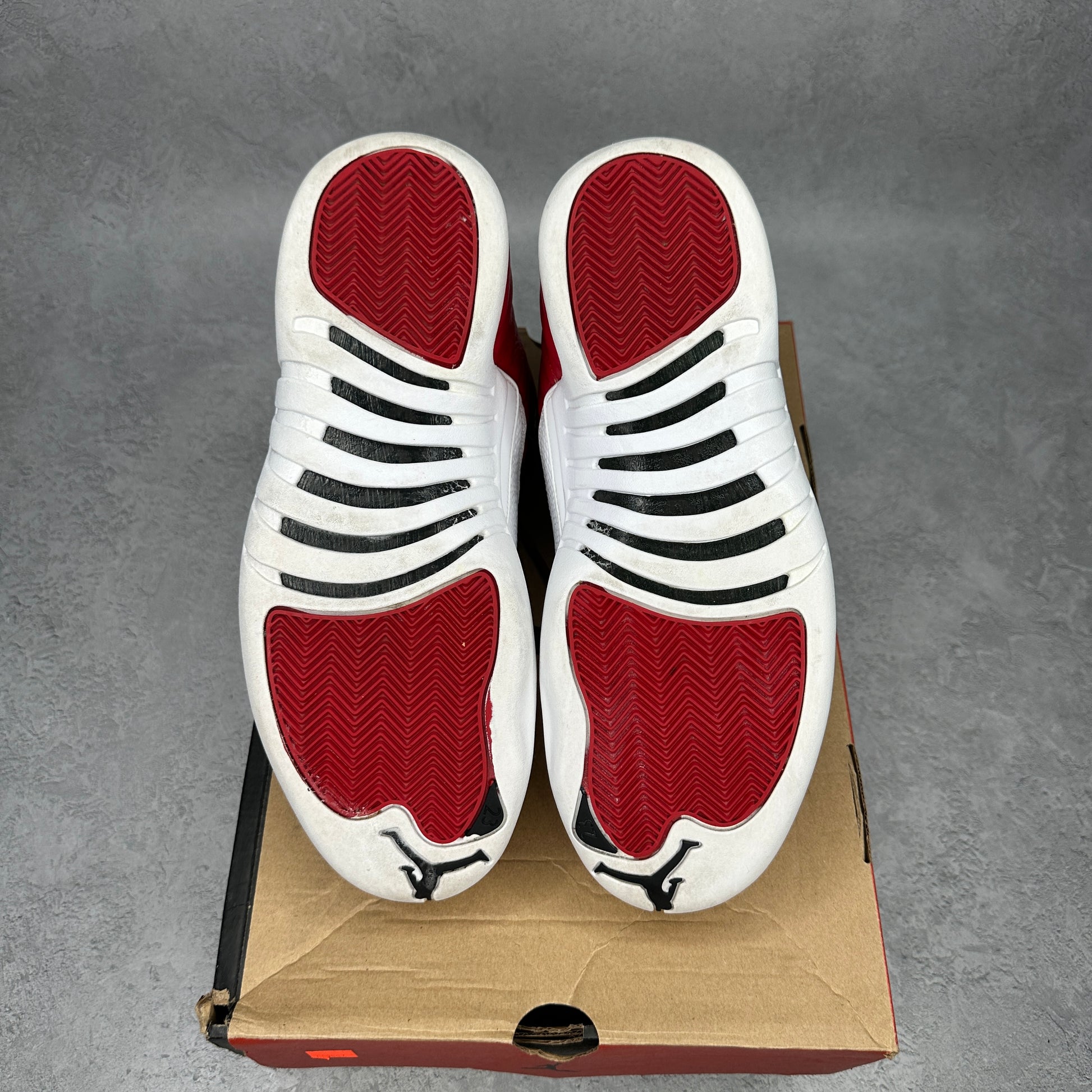 Jordan 12 Retro Gym Red *pre-owned* SIZE 10
