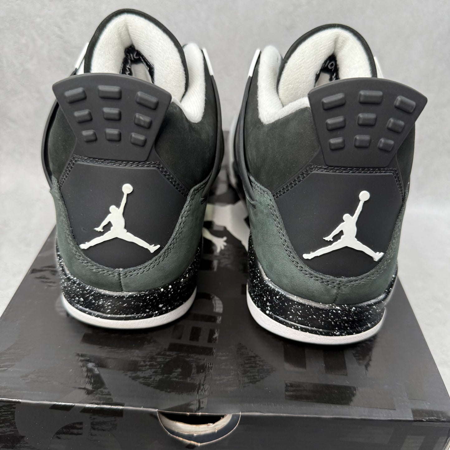 Jordan 4 Retro Fear (2024) *pre-owned* SIZE 11
