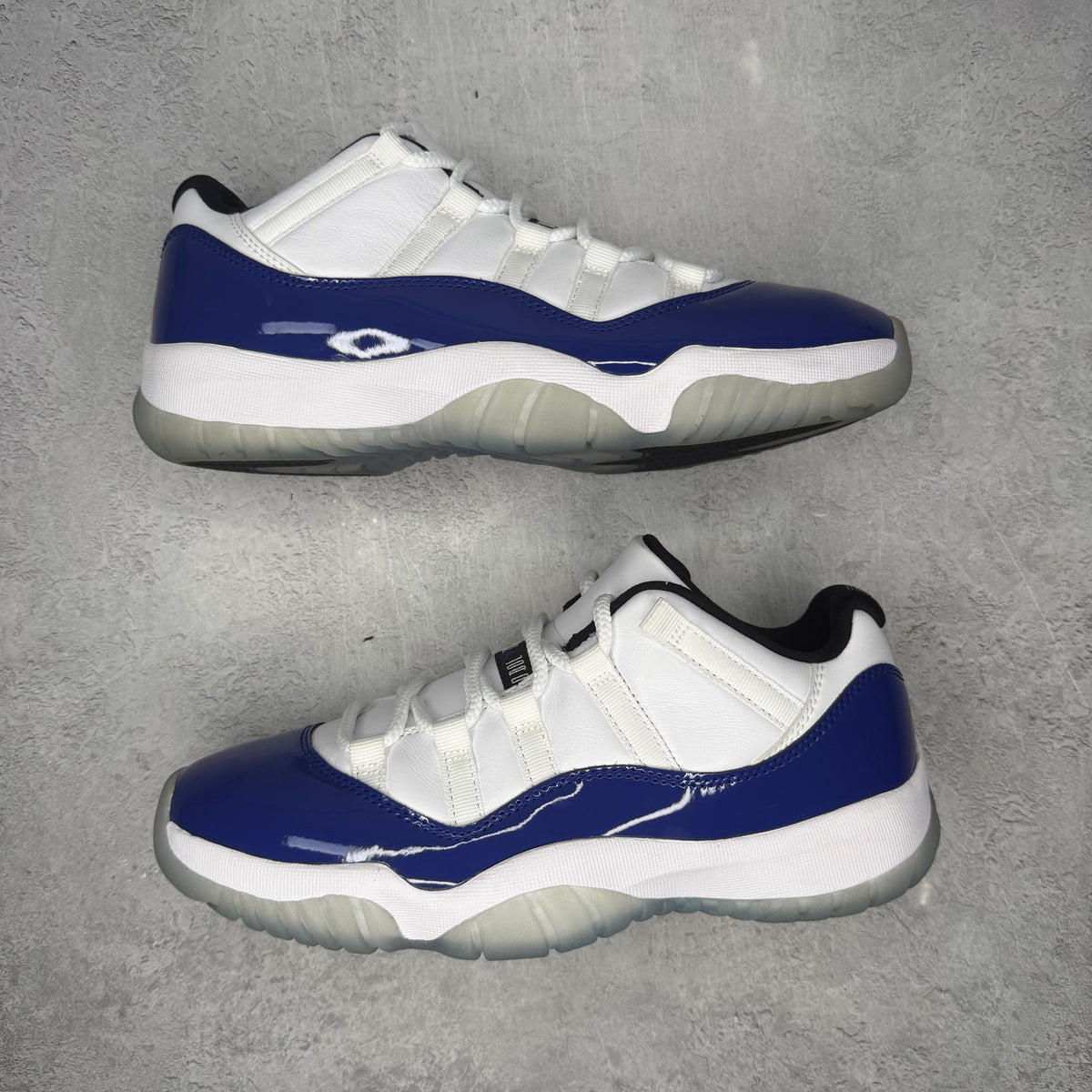 Jordan 11 Retro Low White Concord (Women's) *pre-owned* SIZE 12