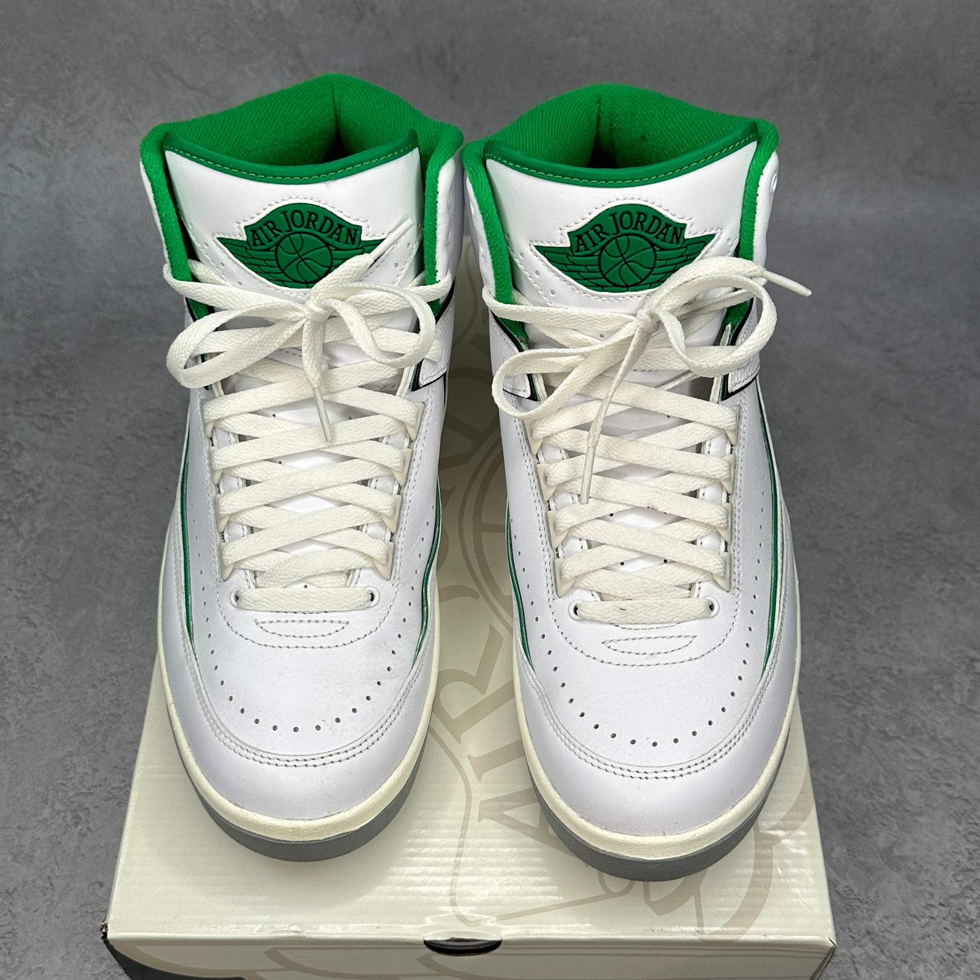 Jordan 2 Retro Lucky Green *pre-owned* SIZE 10.5