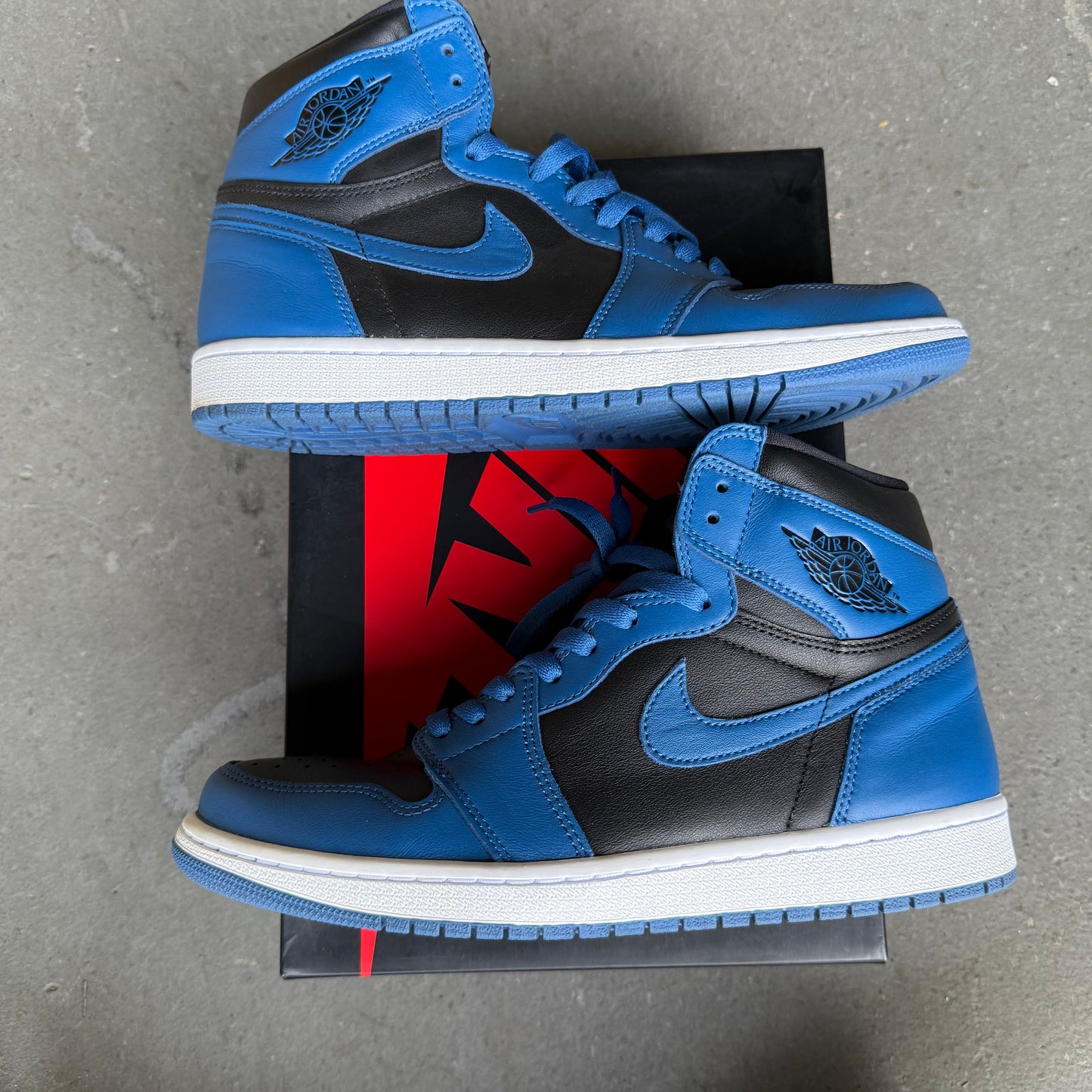 Jordan 1 Retro High OG Dark Marina Blue *pre-owned* (SIZE 10.5)