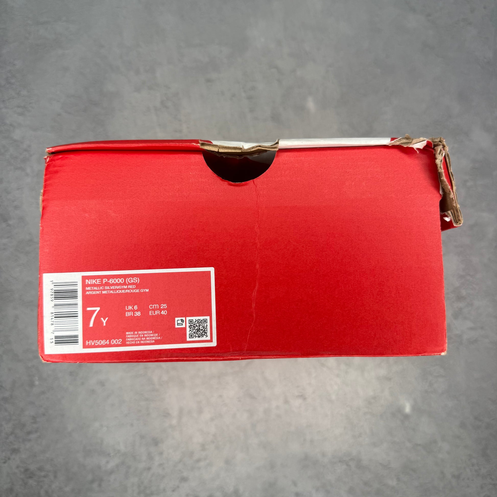 Nike P-6000 Metalic Silver Cool Red (GS) *pre-owned* SIZE 7Y