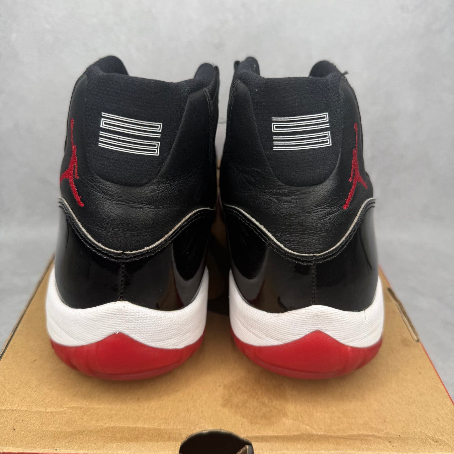 Jordan 11 Retro Playoffs Bred (2019) *pre-owned* SIZE 10