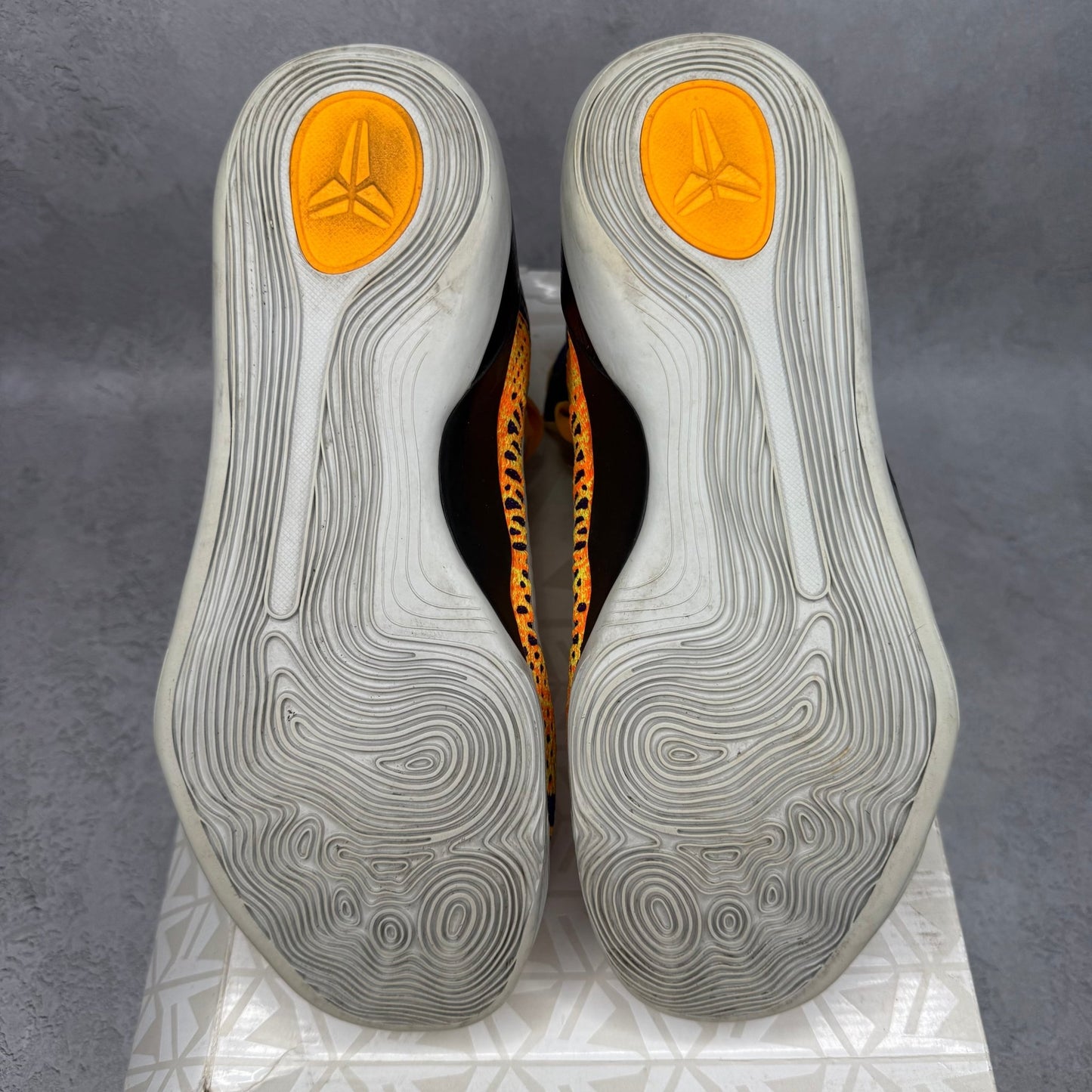 Nike Kobe 9 Elite Team Showtime *pre - owned* SIZE 10.5 - Kicks Collective PA - Nike - 630847-500/641714-500 - Men's Shoes - 10.5M/12W - Pre - Owned