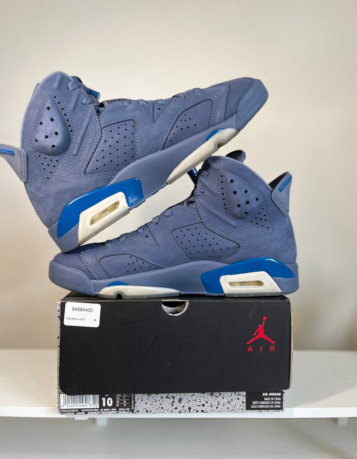 Jordan 6 Retro Diffused Blue *pre-owned* (SIZE 10)