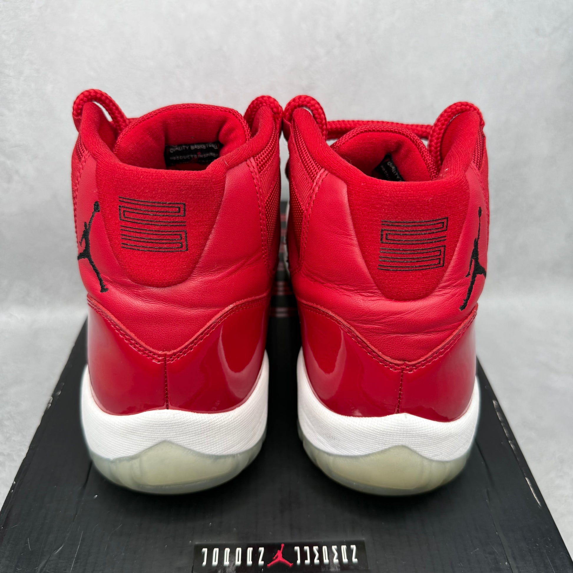 Jordan 11 Retro Win Like 96 *pre-owned* SIZE 10