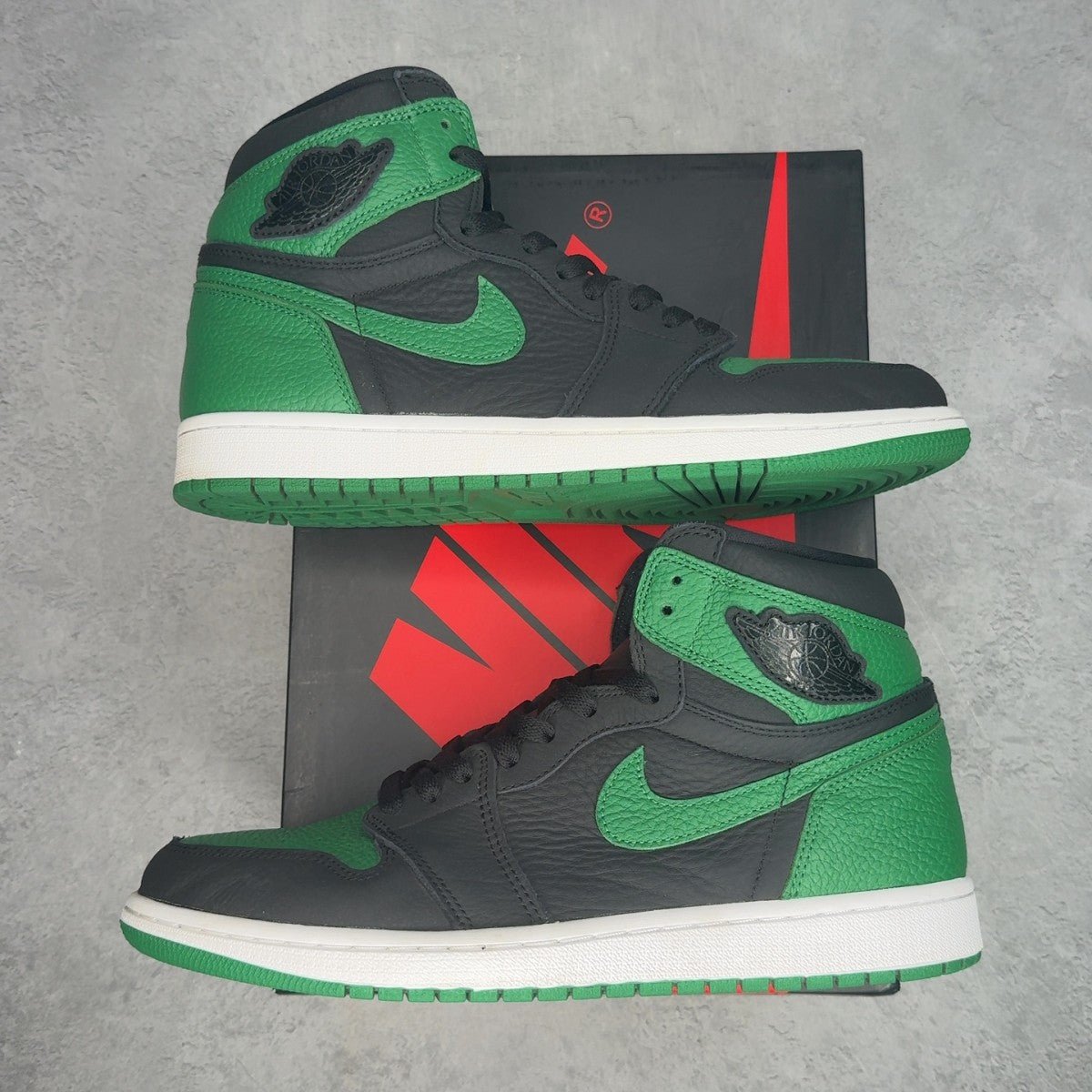 Jordan 1 Retro High Pine Green Black 10.5 (Pre-Owned) - Kicks Collective PA - Jordan - 555088-030-10.5-PO-7 - Pre-Owned Sneakers - 10.5M / 12W