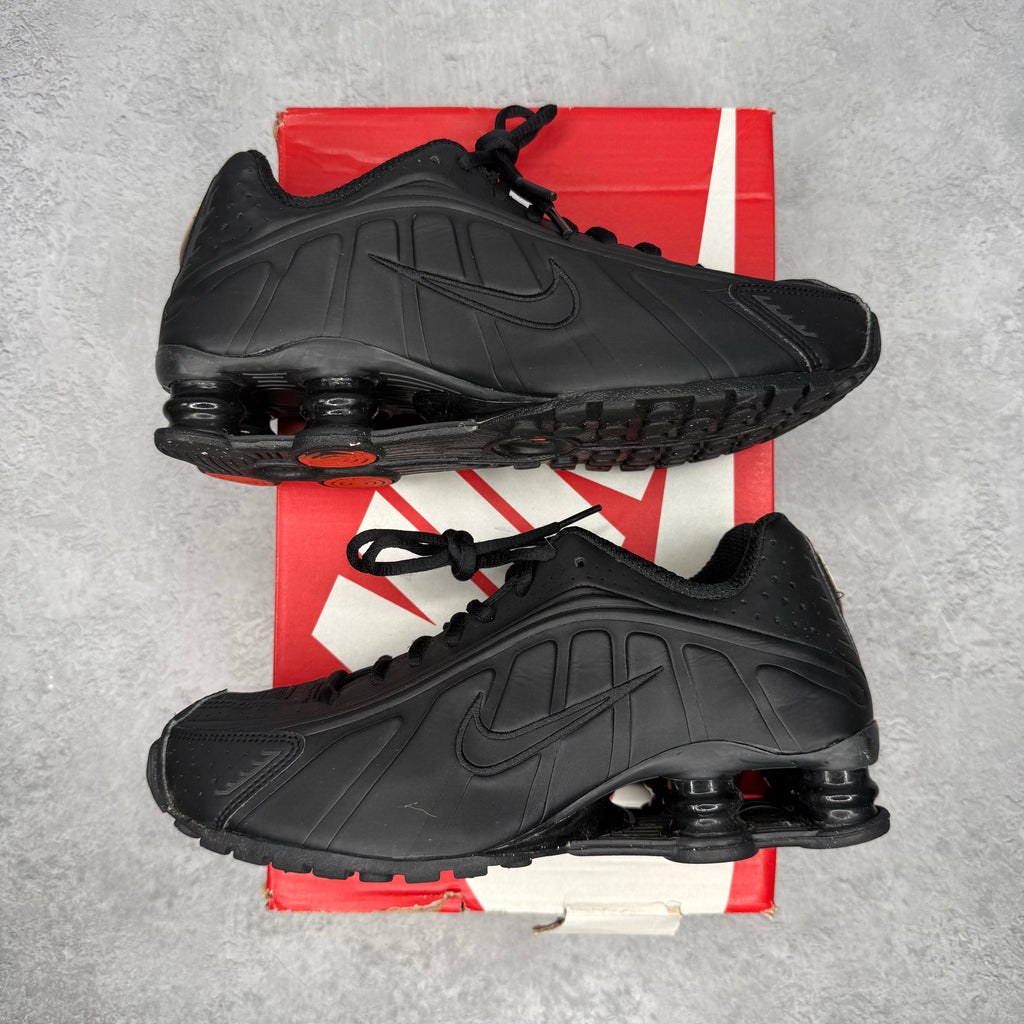 Nike Shox R4 Black (Women's) *pre-owned* SIZE 7W