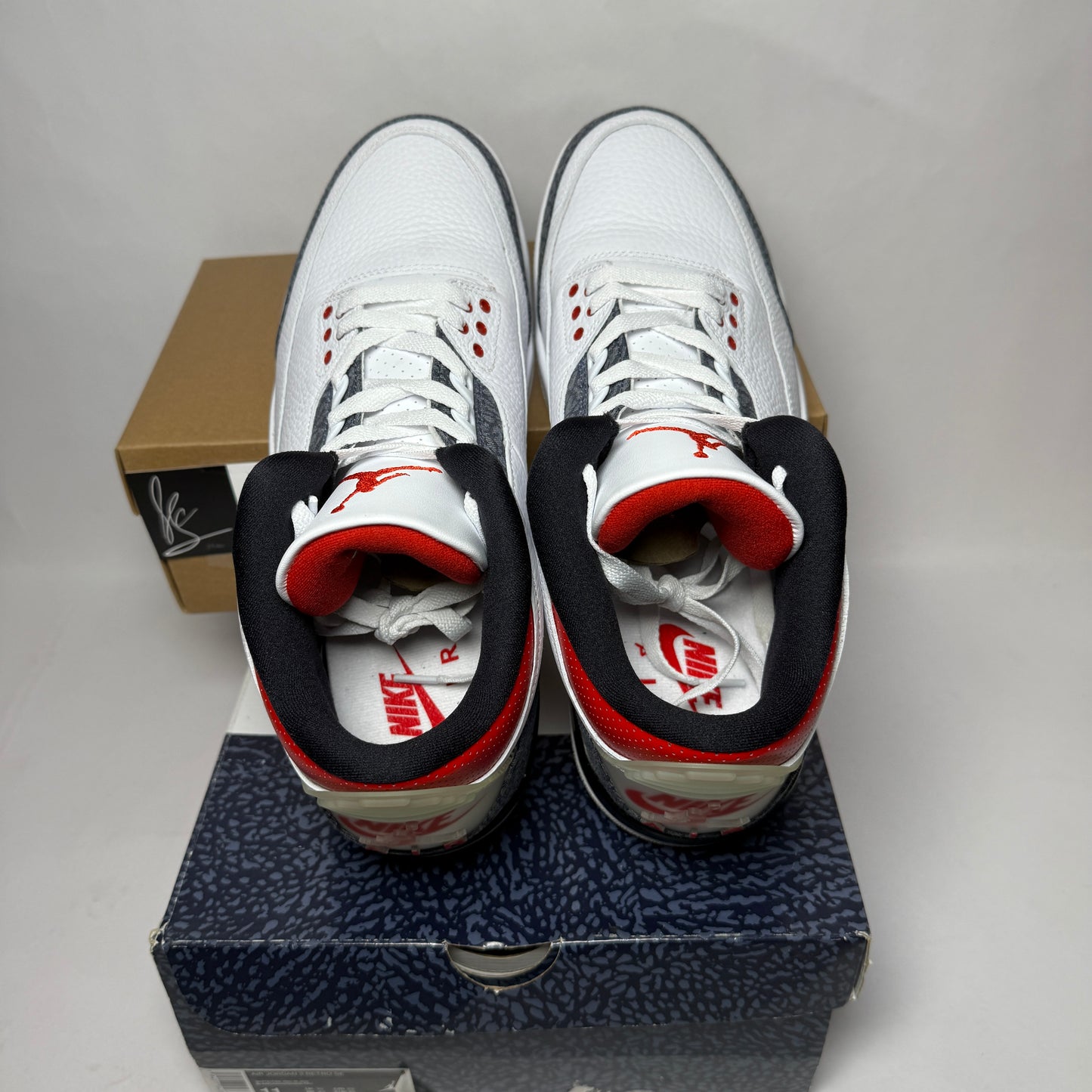 Jordan 3 Retro Fire Red Denim *pre-owned* (SIZE 11)