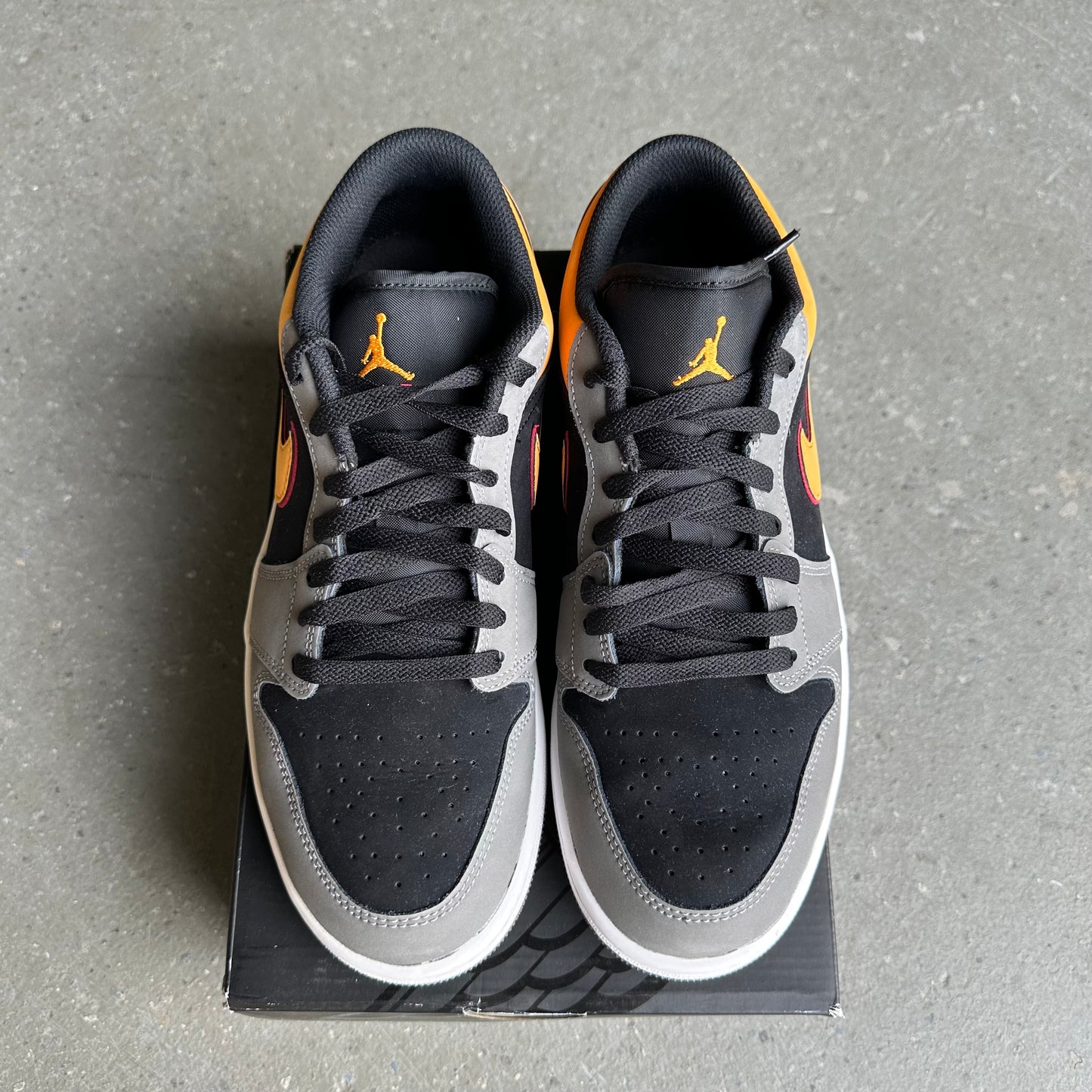 Jordan 1 Low SE Light Graphite Vivid Orange *pre-owned* (SIZE 8.5)