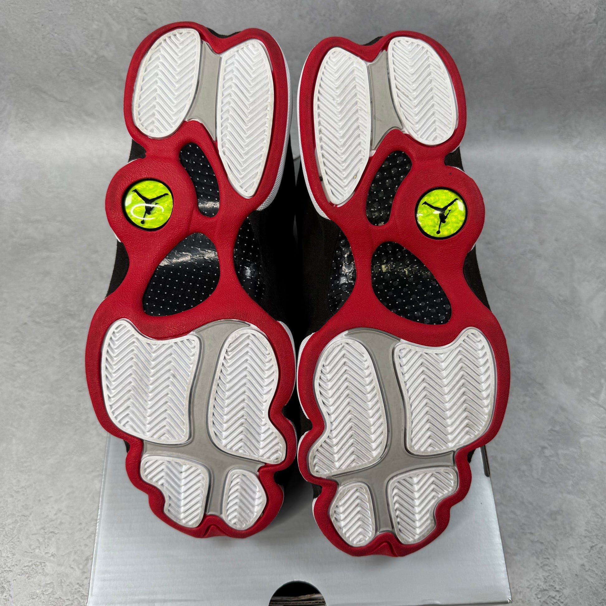 Jordan 13 Retro Playoffs (2023) *pre-owned* SIZE 9