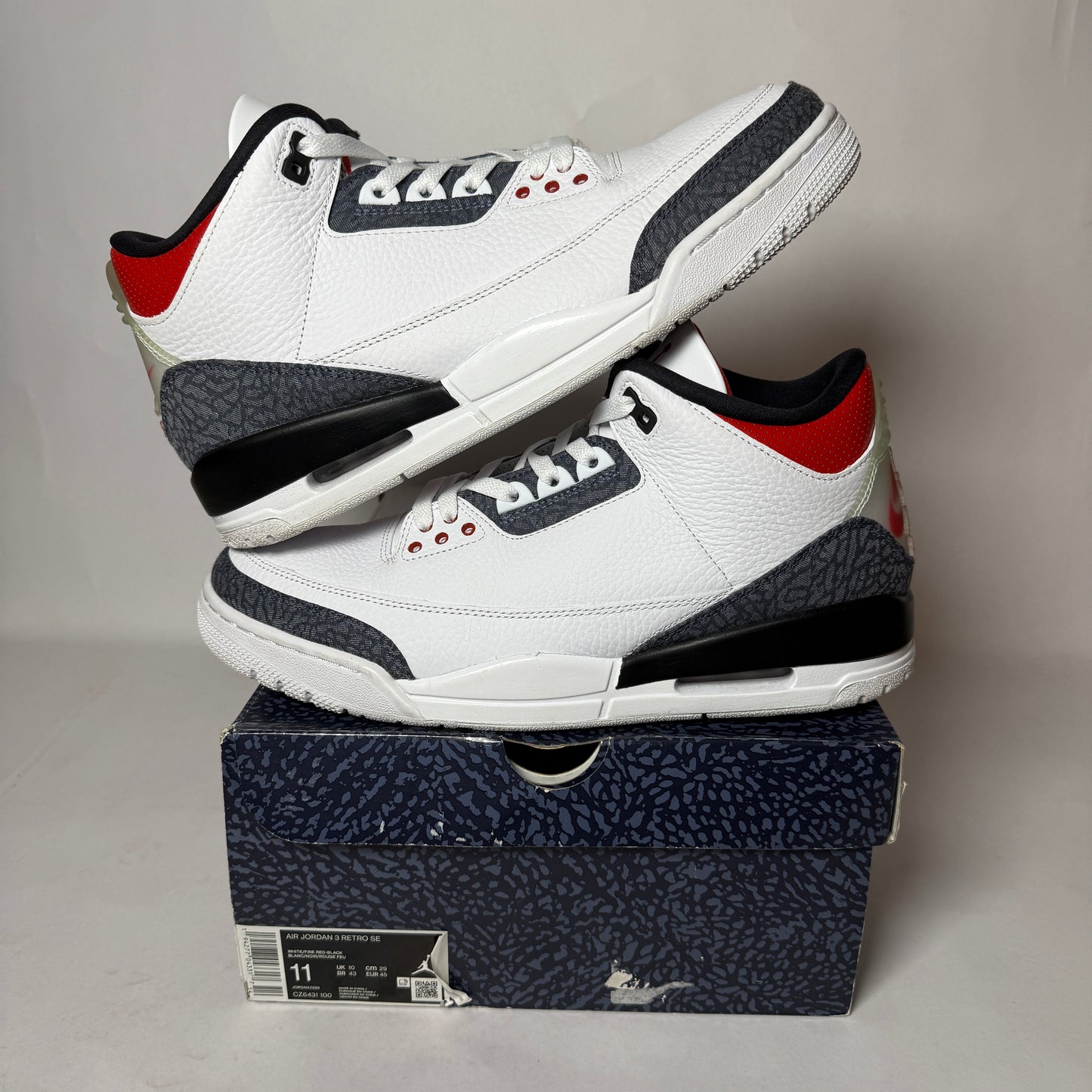 Jordan 3 Retro Fire Red Denim *pre-owned* (SIZE 11)