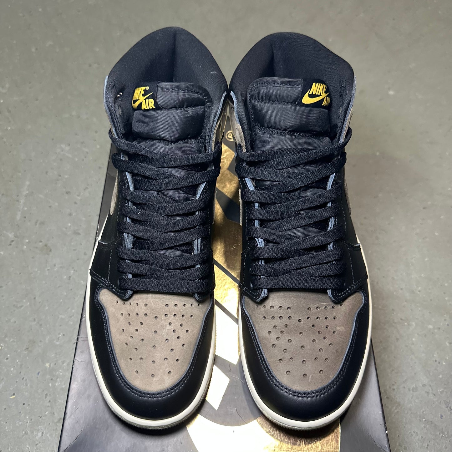 Jordan 1 Retro High OG Palomino *pre-owned* (SIZE 9.5)