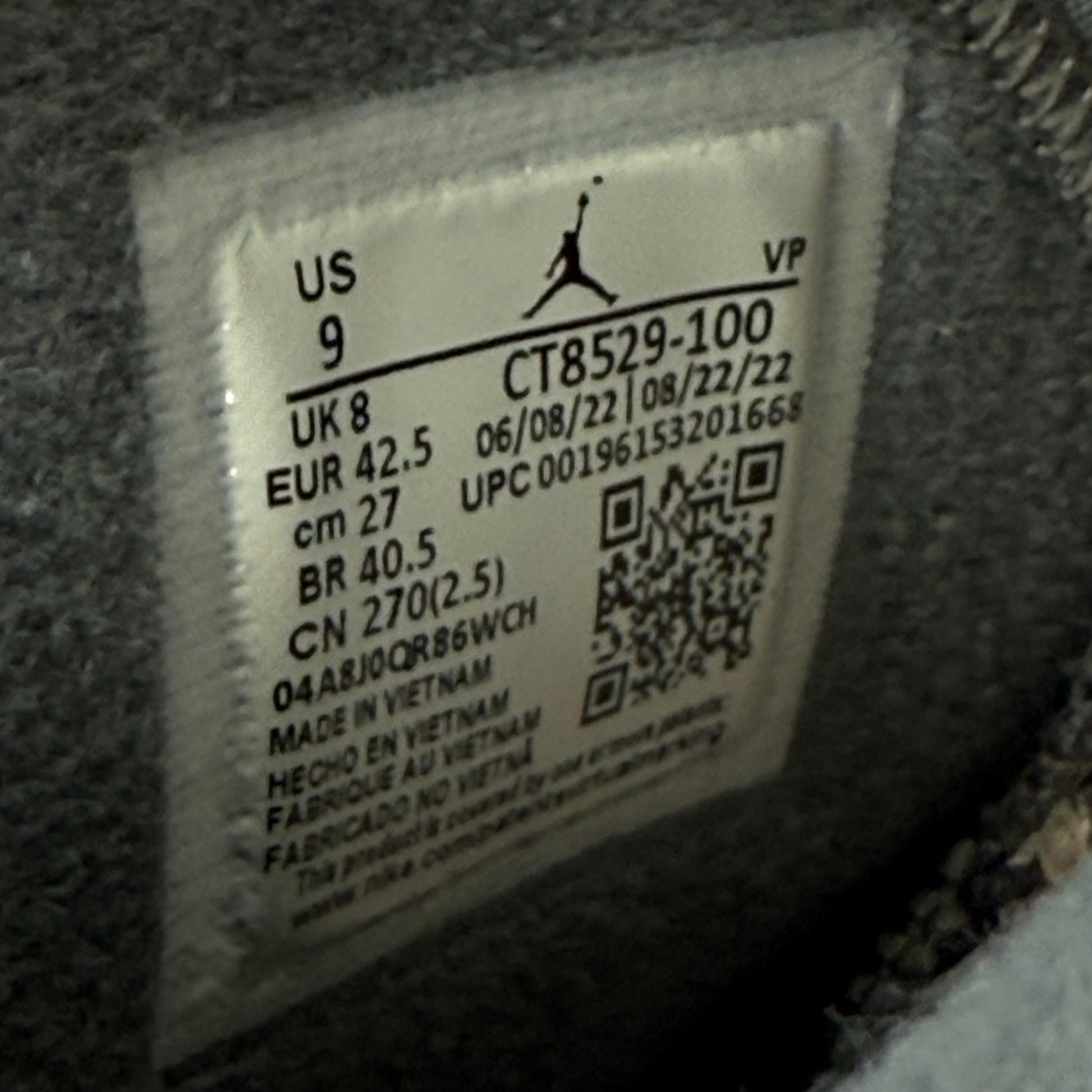 Jordan 6 Retro Cool Grey *pre - owned* SIZE 9 - Kicks Collective PA - Jordan - CT8529-100 - Men's Shoes - 9M/10.5W - Pre - Owned