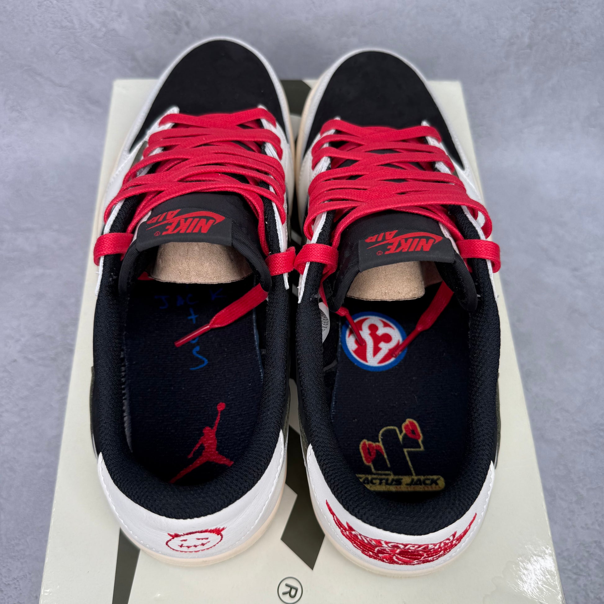 Jordan 1 Retro Low OG SP Travis Scott Olive (Women's) *pre-owned* SIZE 11.5M/13W