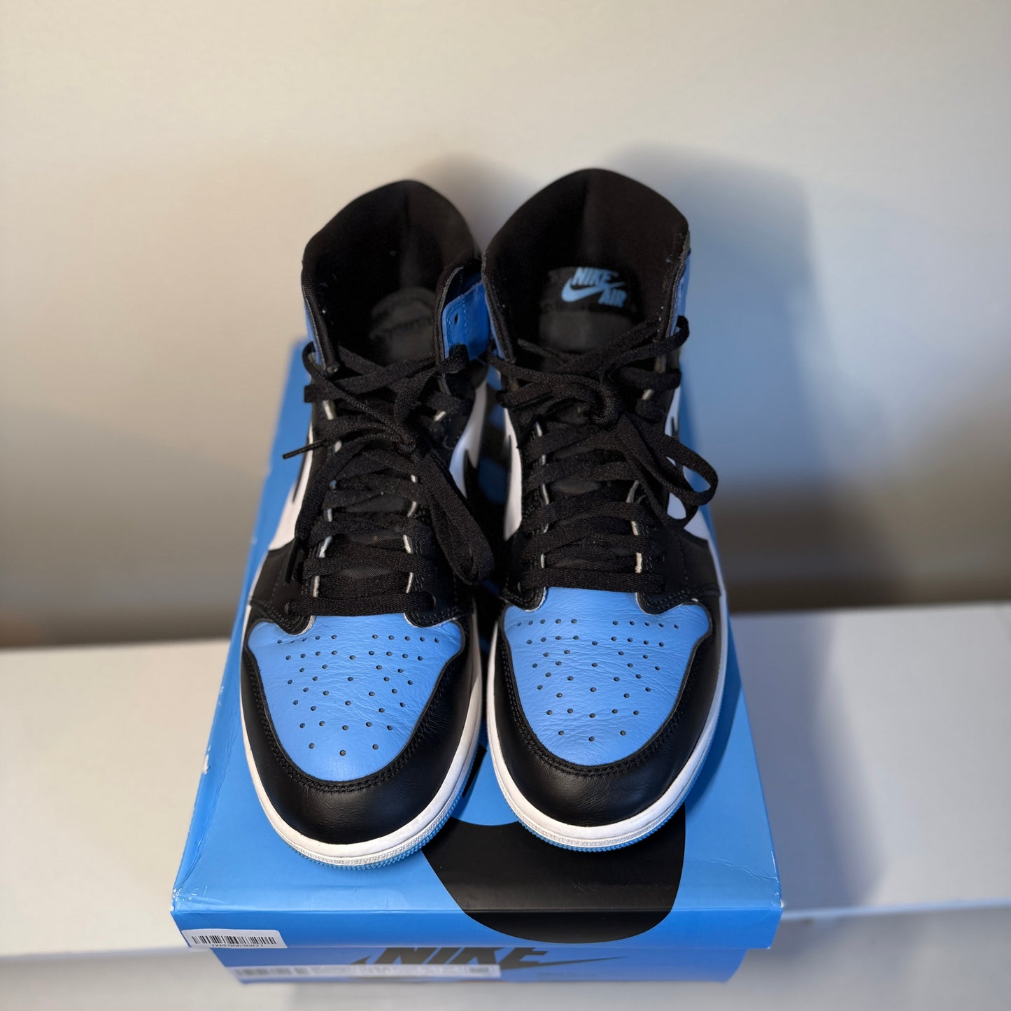 Jordan 1 Retro High OG UNC Toe *pre-owned* (SIZE 10.5)