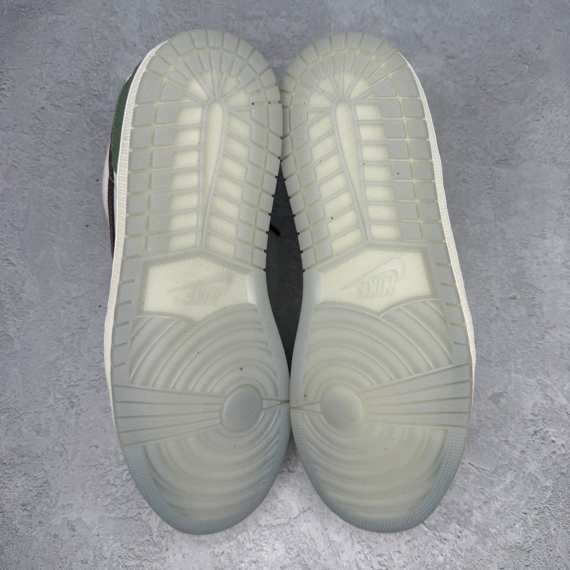 Jordan 1 Retro Low OG Year of the Dragon (2024)