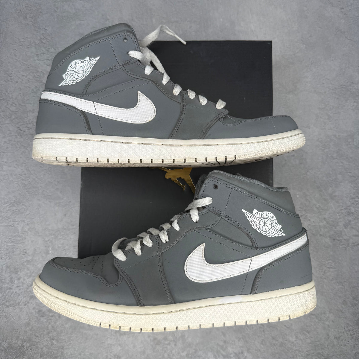 Jordan 1 Mid Cool Grey/White *pre-owned* SIZE 11