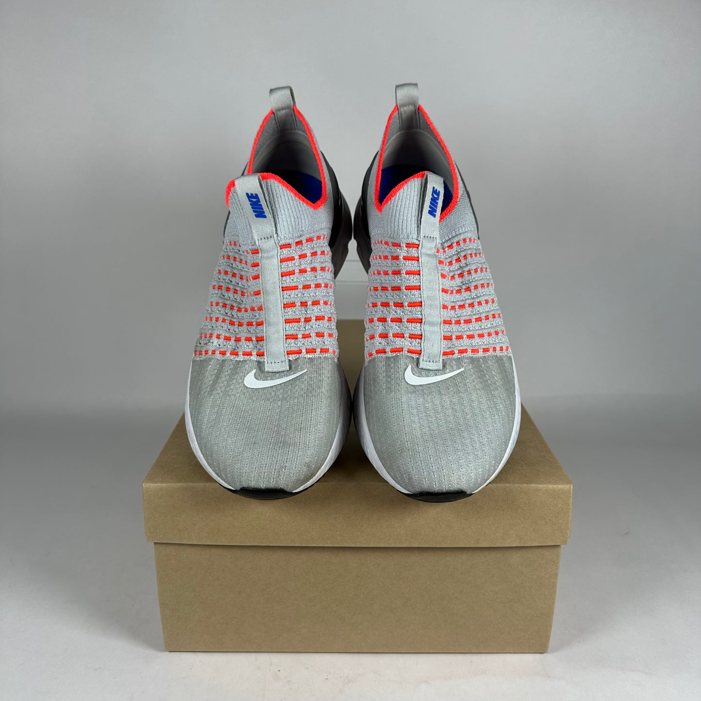 Nike React Phantom Run Flyknit 2 Pure Platinum Flash Crimson *pre-owned* size 9.5