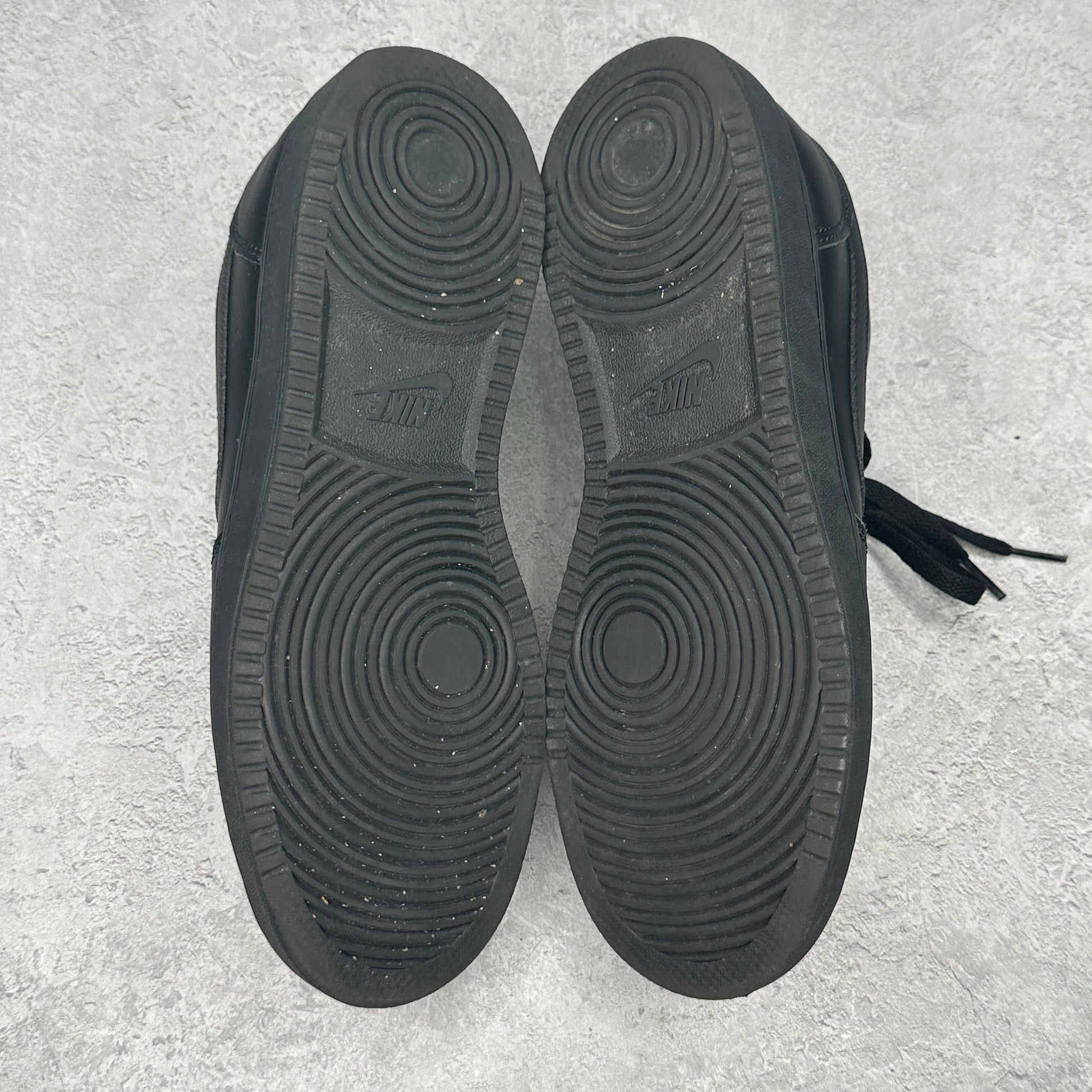 Nike Ebernon Low Triple Black *pre-owned* SIZE 10