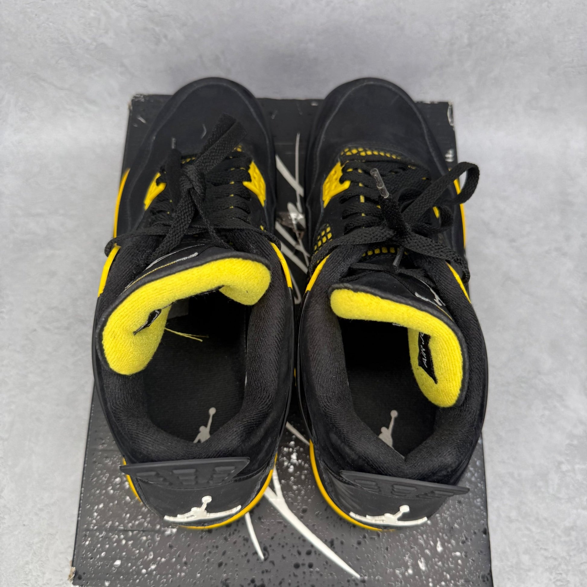 Jordan 4 Retro Thunder (2023) *pre - owned* SIZE 11 - Kicks Collective PA - Jordan - DH6927-017 - Men's Shoes - 11M/12.5W - Pre - Owned