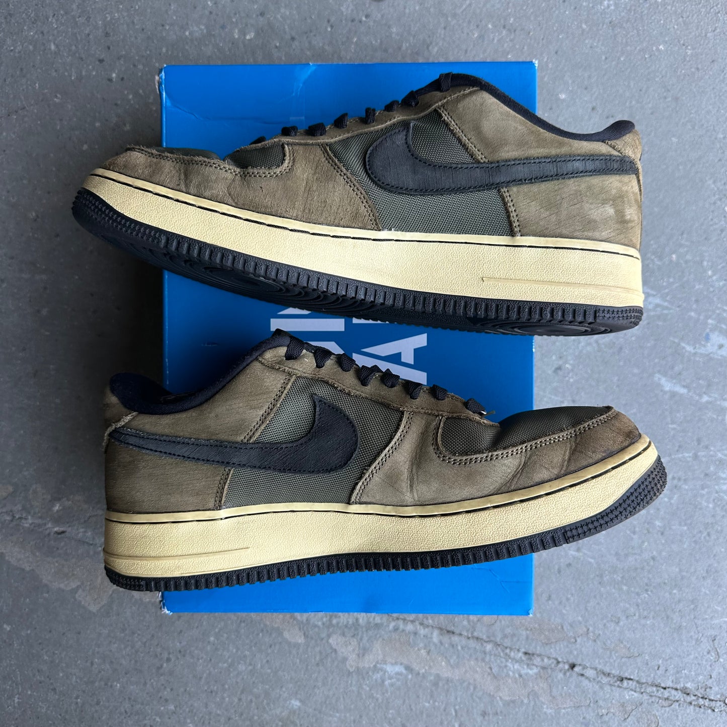 Nike Air Force 1 Low SP Undefeated Ballistic Dunk vs. AF1 *pre-owned* (Size 11)