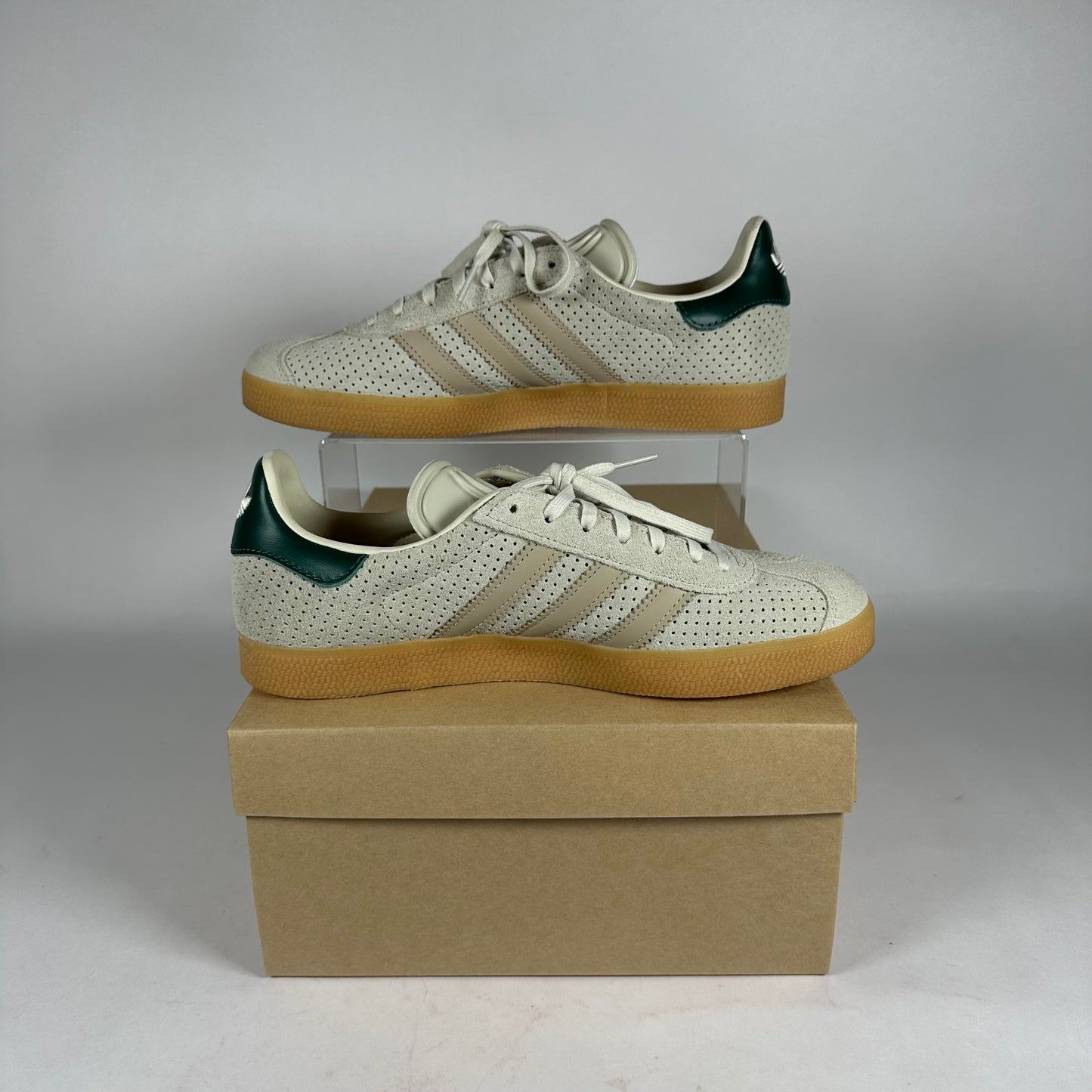 adidas Gazelle Aluminium Wonder Beige Collegiate Green *pre-owned* size 9