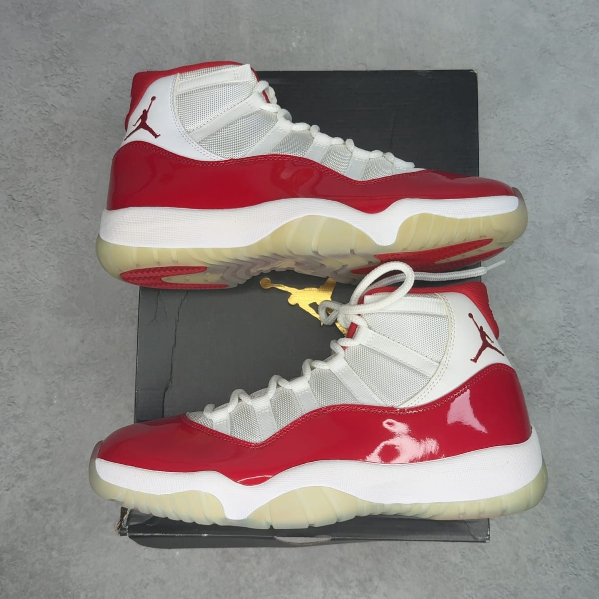 Jordan 11 Retro Cherry (2022) 11.5 (New) - front