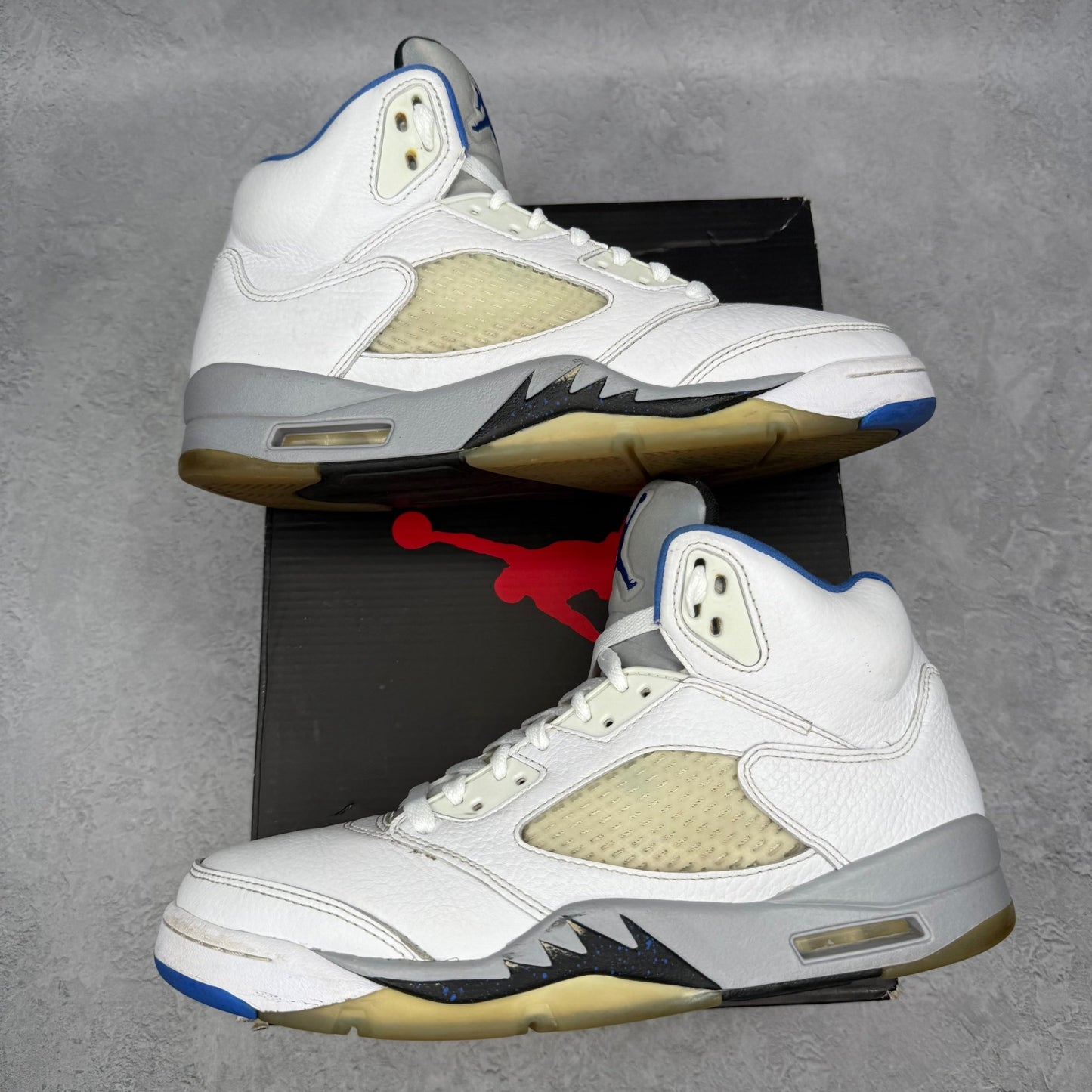 Jordan 5 Retro White Stealth (2021) *pre - owned* SIZE 9.5 - Kicks Collective PA - Jordan - DD0587-140 - Men's Shoes - 9.5M/11W - Pre - Owned