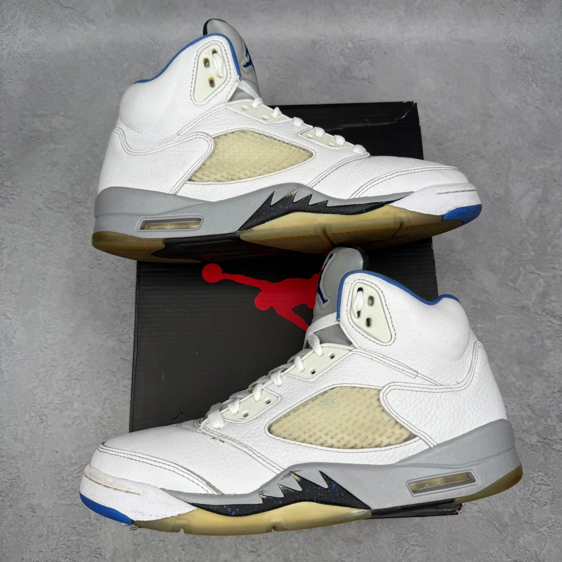 Jordan 5 Retro White Stealth (2021) *pre - owned* SIZE 9.5 - Kicks Collective PA - Jordan - DD0587-140 - Men's Shoes - 9.5M/11W - Pre - Owned