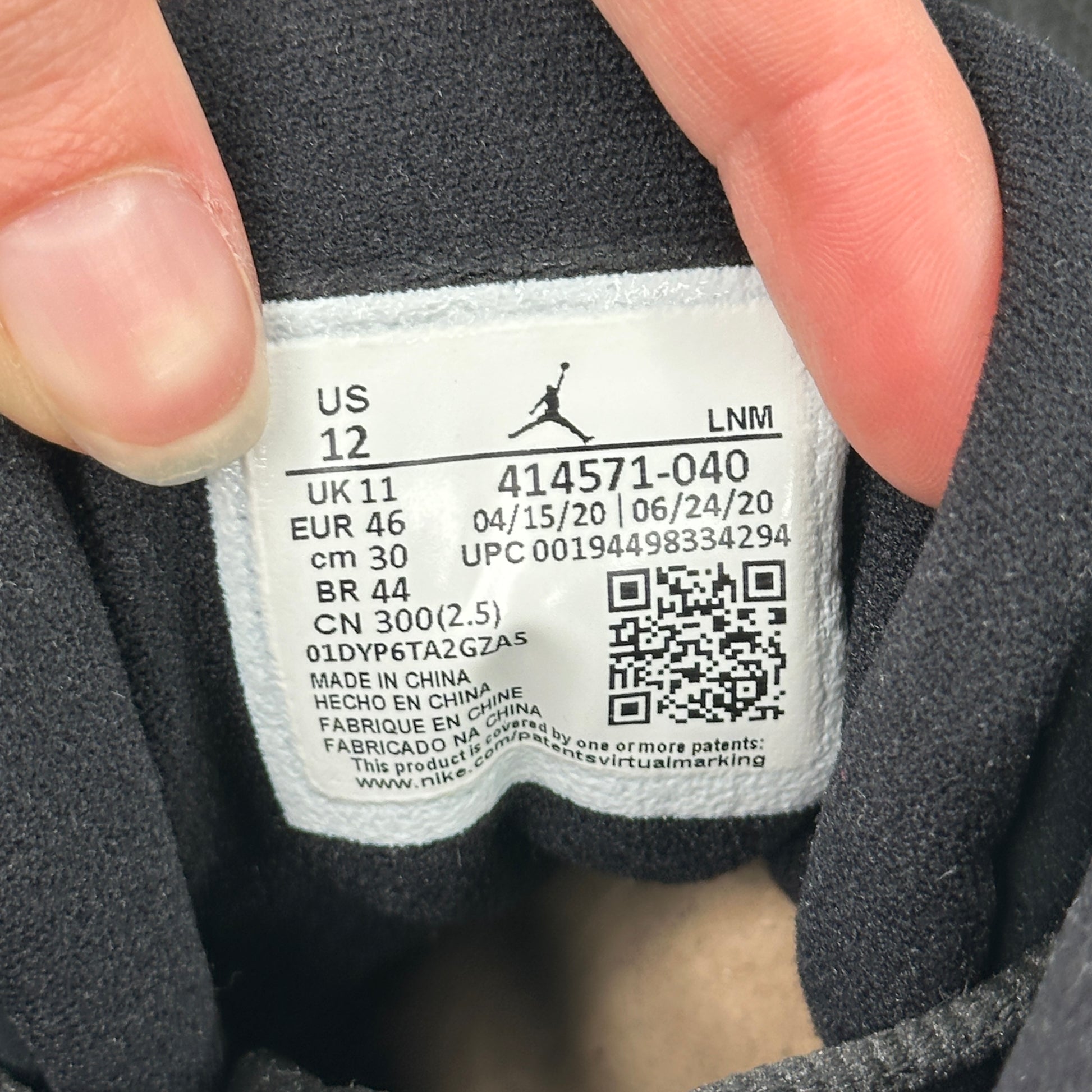 Jordan 13 Retro Black Hyper Royal *pre-owned* SIZE 12