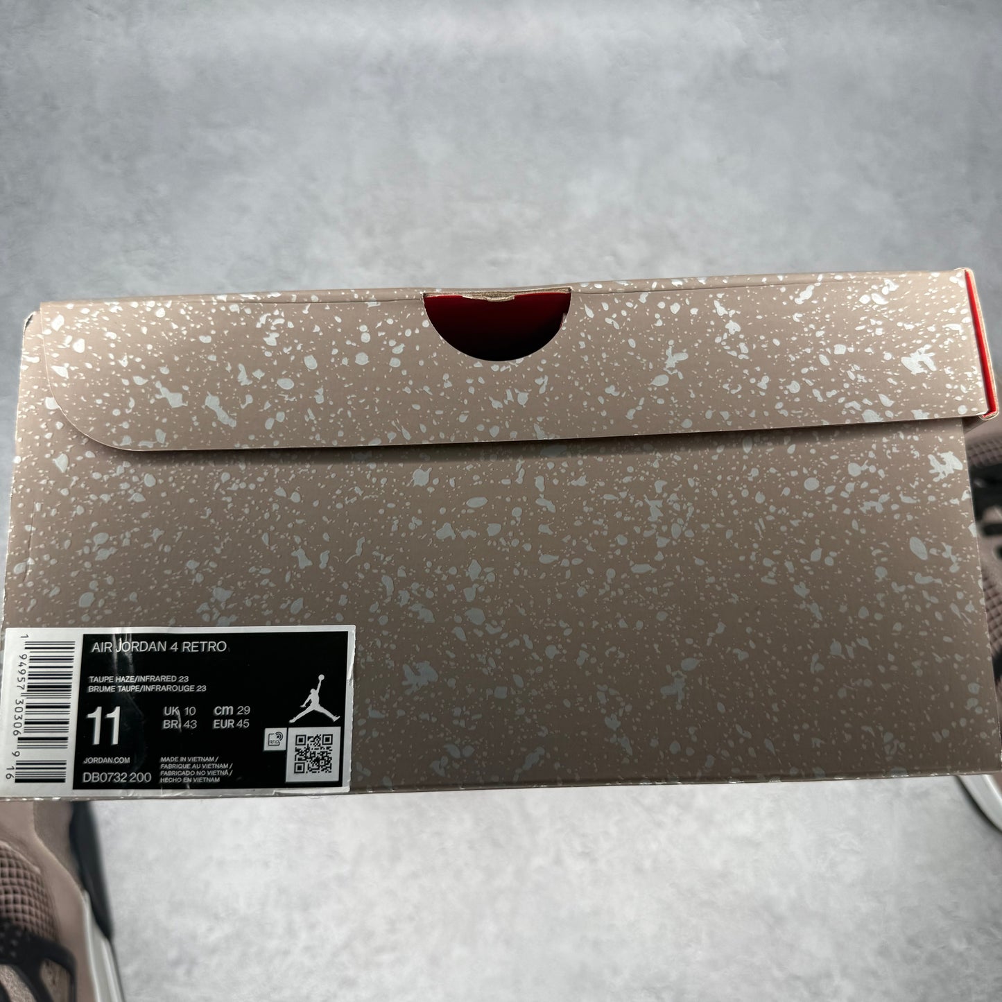 Jordan 4 Retro Taupe Haze *pre-owned* SIZE 11