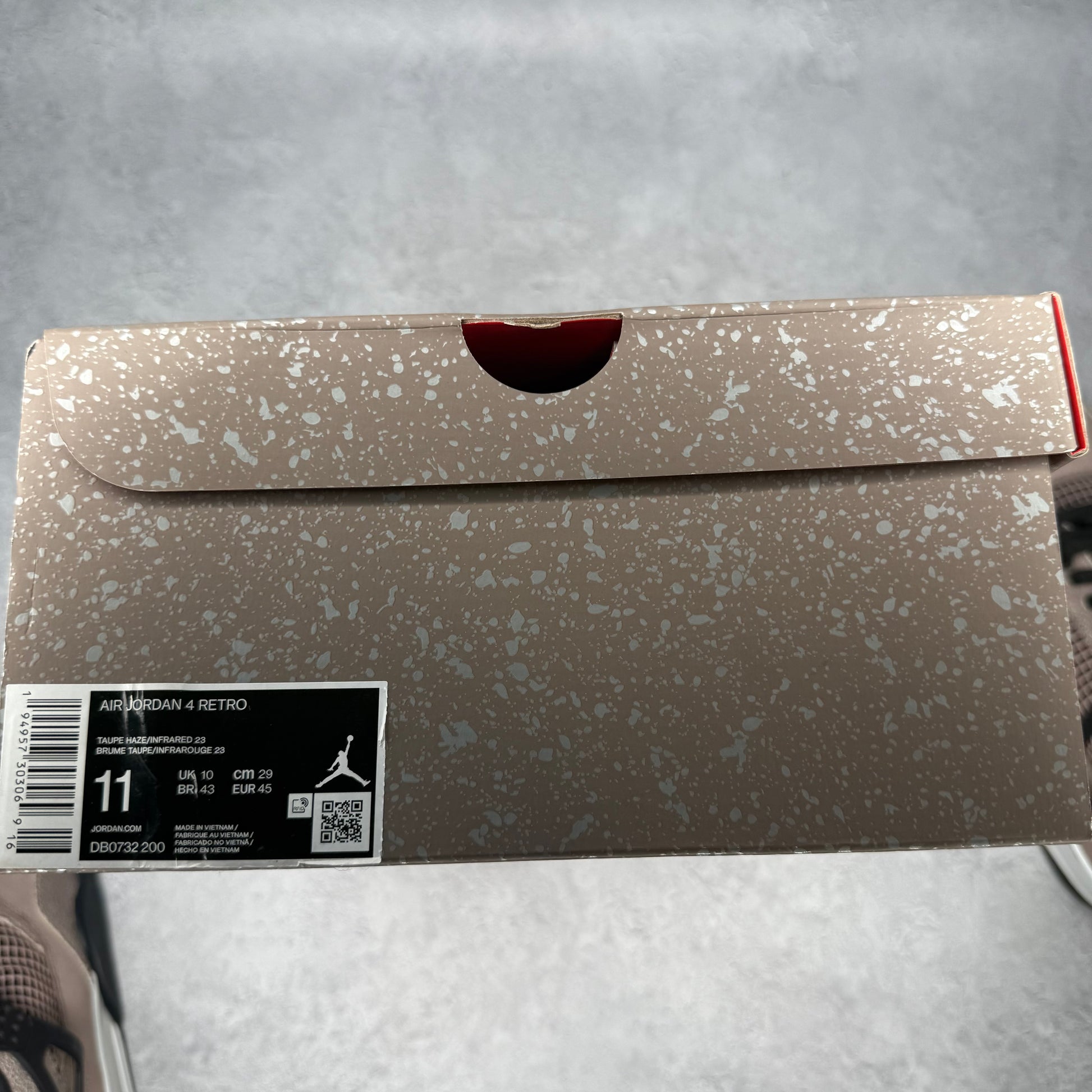 Jordan 4 Retro Taupe Haze *pre-owned* SIZE 11