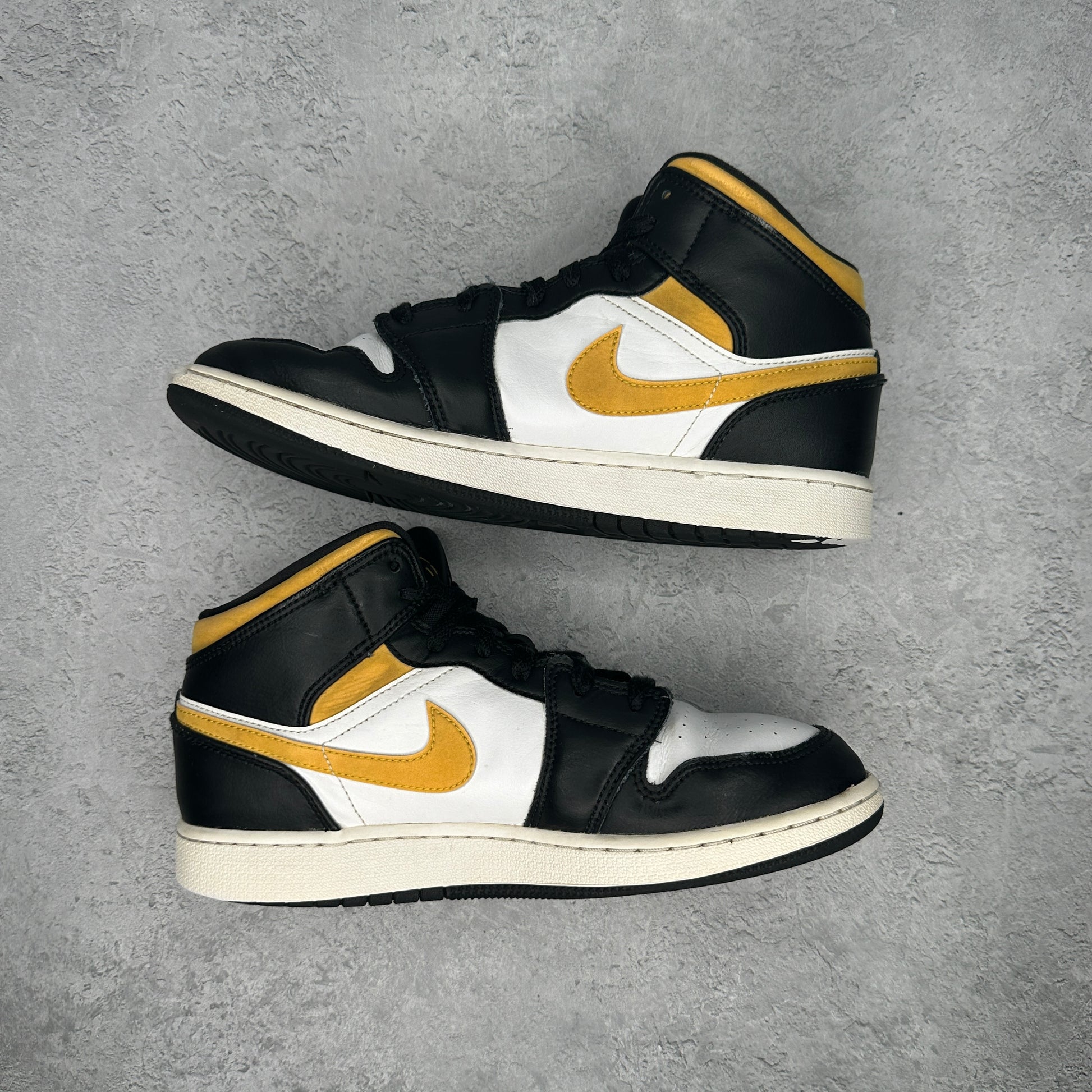 Jordan 1 Mid White Pollen Black (GS) *pre-owned* SIZE 7Y
