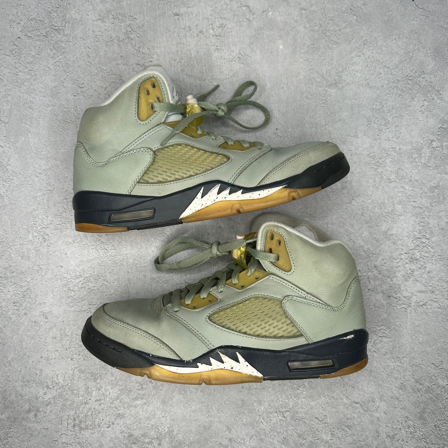 Jordan 5 Retro Jade Horizon *pre-owned* SIZE 8