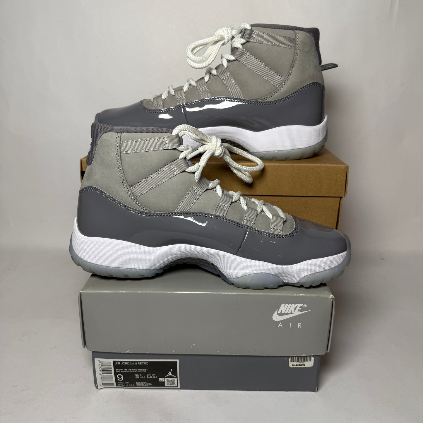 Jordan 11 Retro Cool Grey (2021) *pre-owned* (SIZE 9)