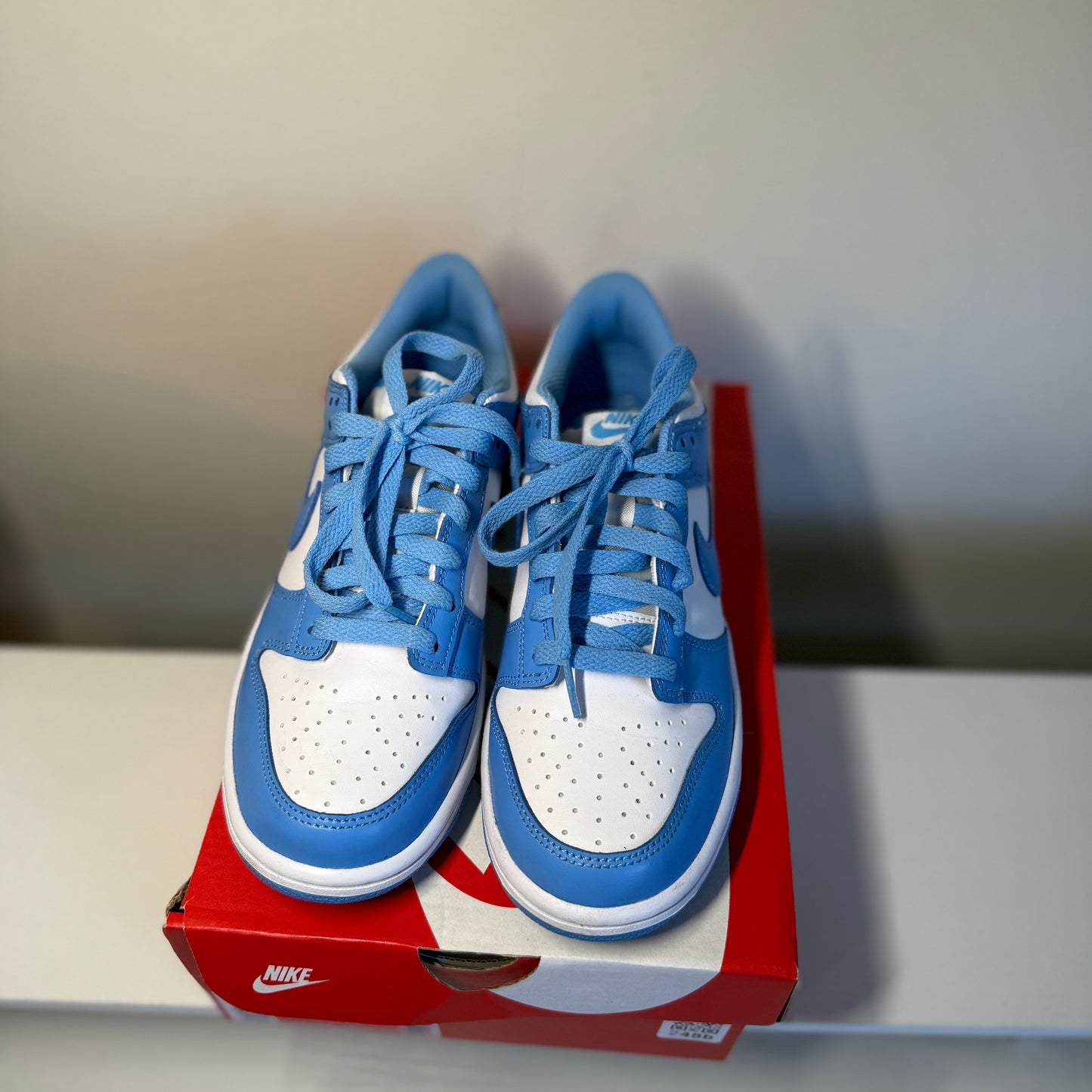 Nike Dunk Low UNC (GS) *pre-owned* (SIZE 6.5Y)