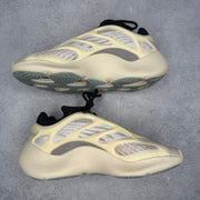 adidas Yeezy 700 V3 Azael *pre-owned* SIZE 6.5