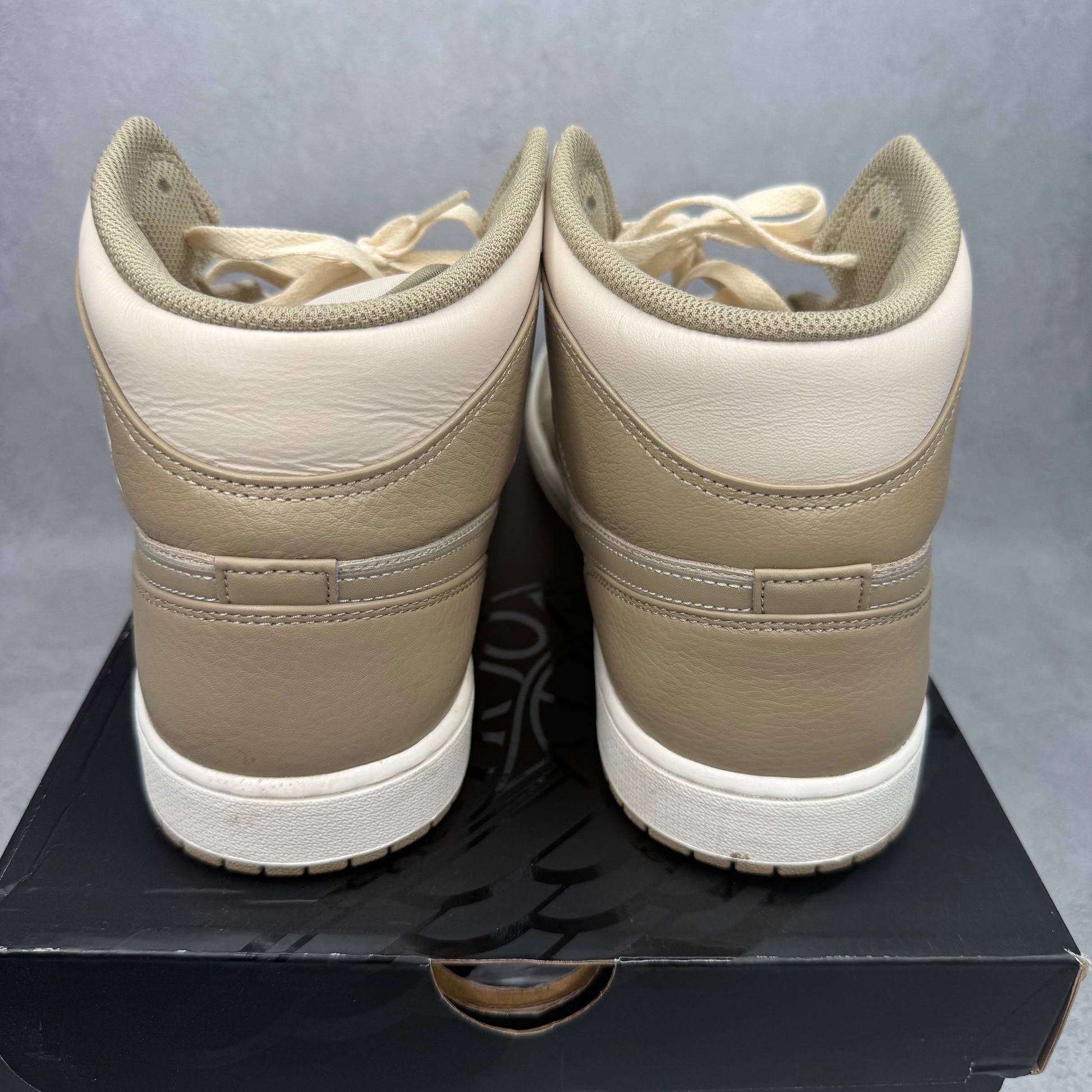 Jordan 1 Mid Legend Light Brown *pre-owned* SIZE 13