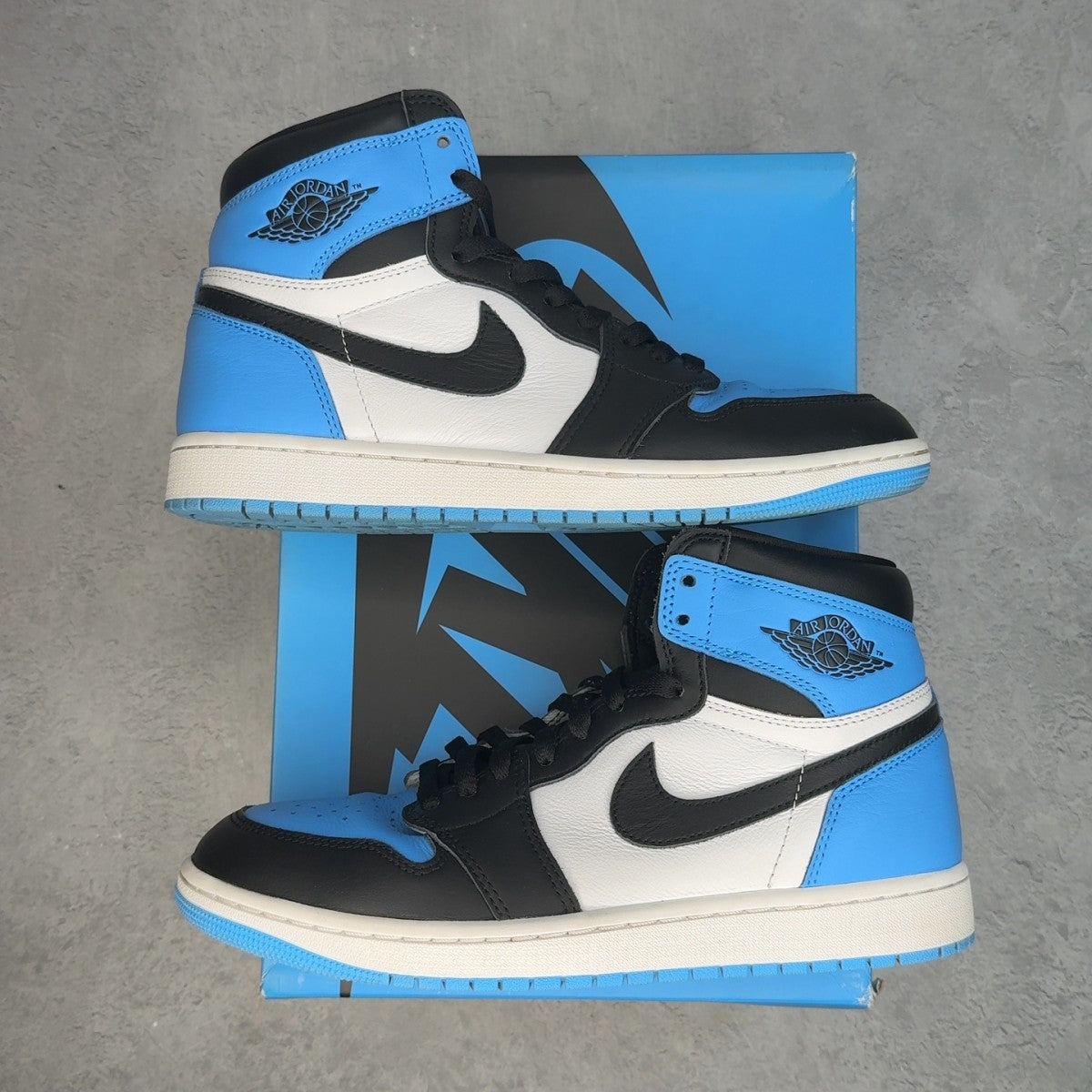 Jordan 1 Retro High OG UNC Toe 9.5 (Pre-Owned) - front