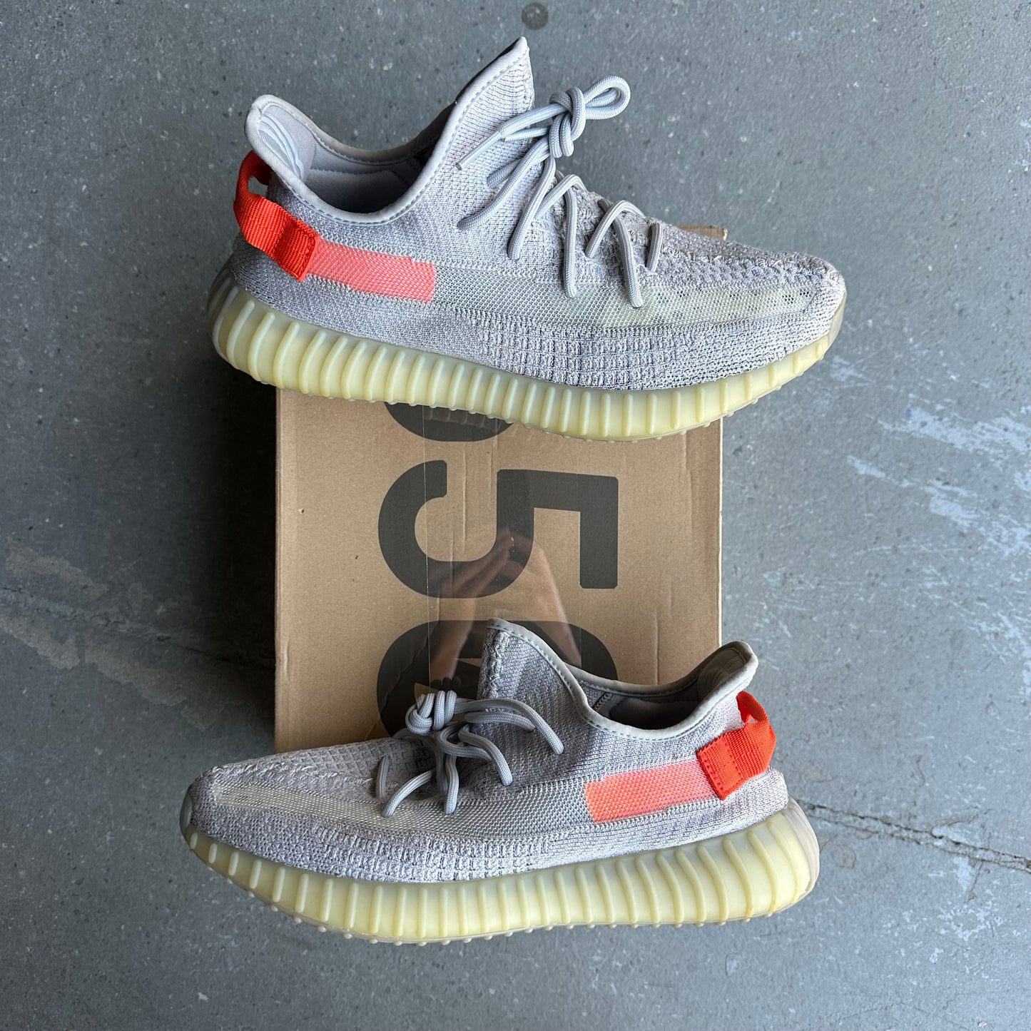 adidas Yeezy Boost 350 V2 Tail Light *pre-owned* (SIZE 10)
