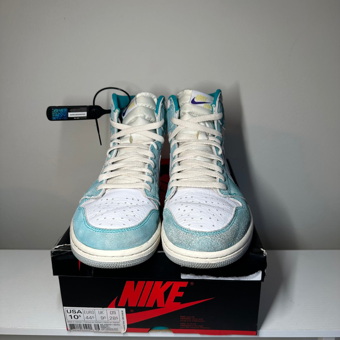 Jordan 1 Retro High Turbo Green *pre-owned* (SIZE 10.5)